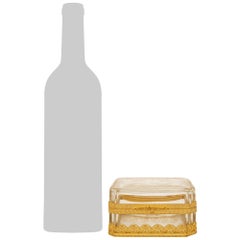 Caja francesa de principios de siglo de metal dorado y cristal, atribuida a Baccarat