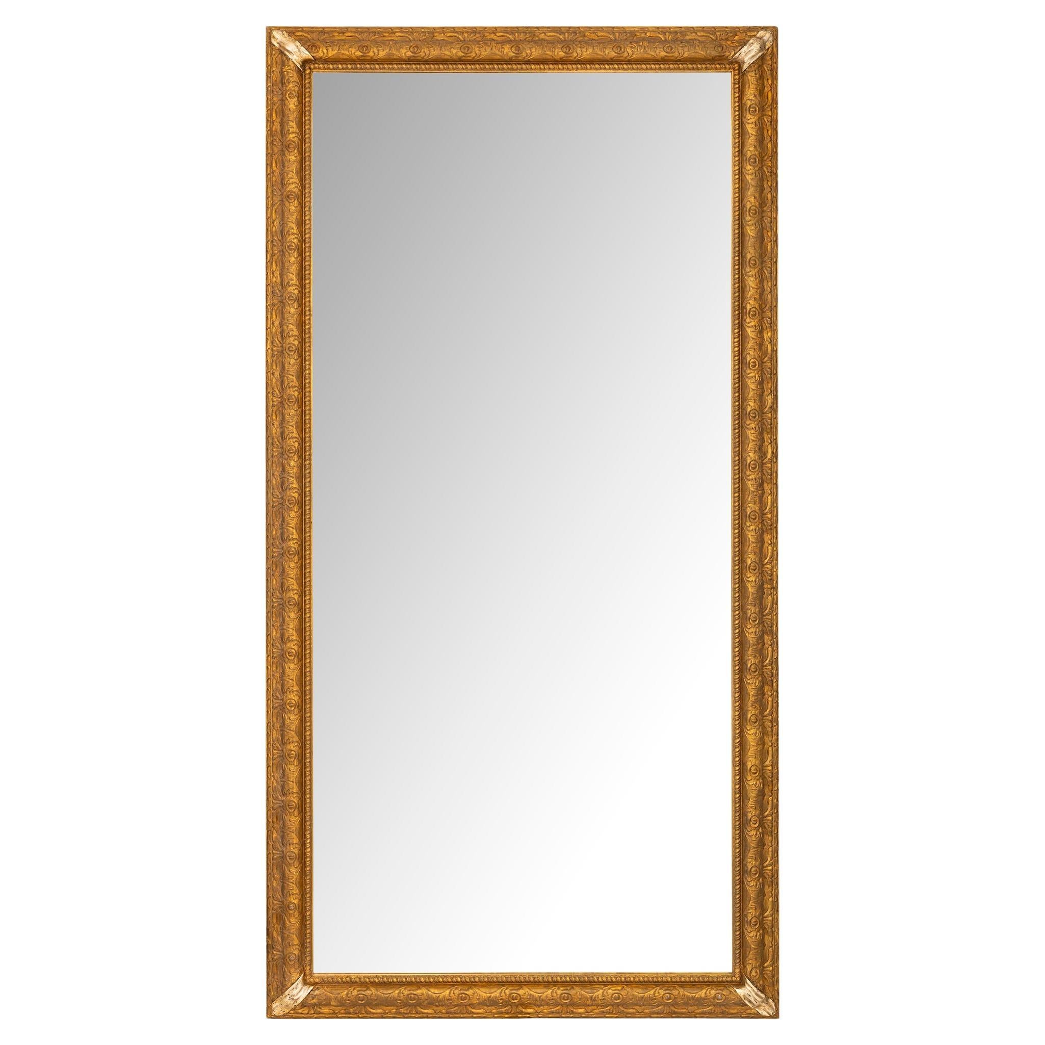 Miroir français du début du siècle, de style Louis XVI, avec des feuilles d'argent et de méca.