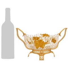 Un centro de mesa francés de principios de siglo Luis XVI de Ormolu y cristal de Baccarat