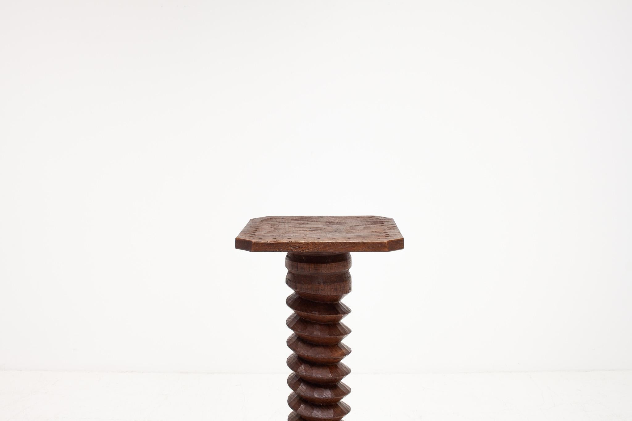 Französische gedrechselte Schraubensäule mit Sockel, Sockel mit Sockel, erinnert an Charles Dudouyt (20. Jahrhundert) im Angebot