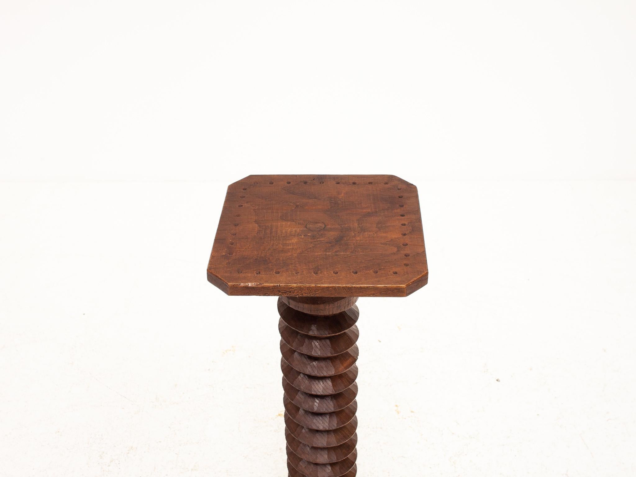 Französische gedrechselte Schraubensäule mit Sockel, Sockel mit Sockel, erinnert an Charles Dudouyt (Holz) im Angebot