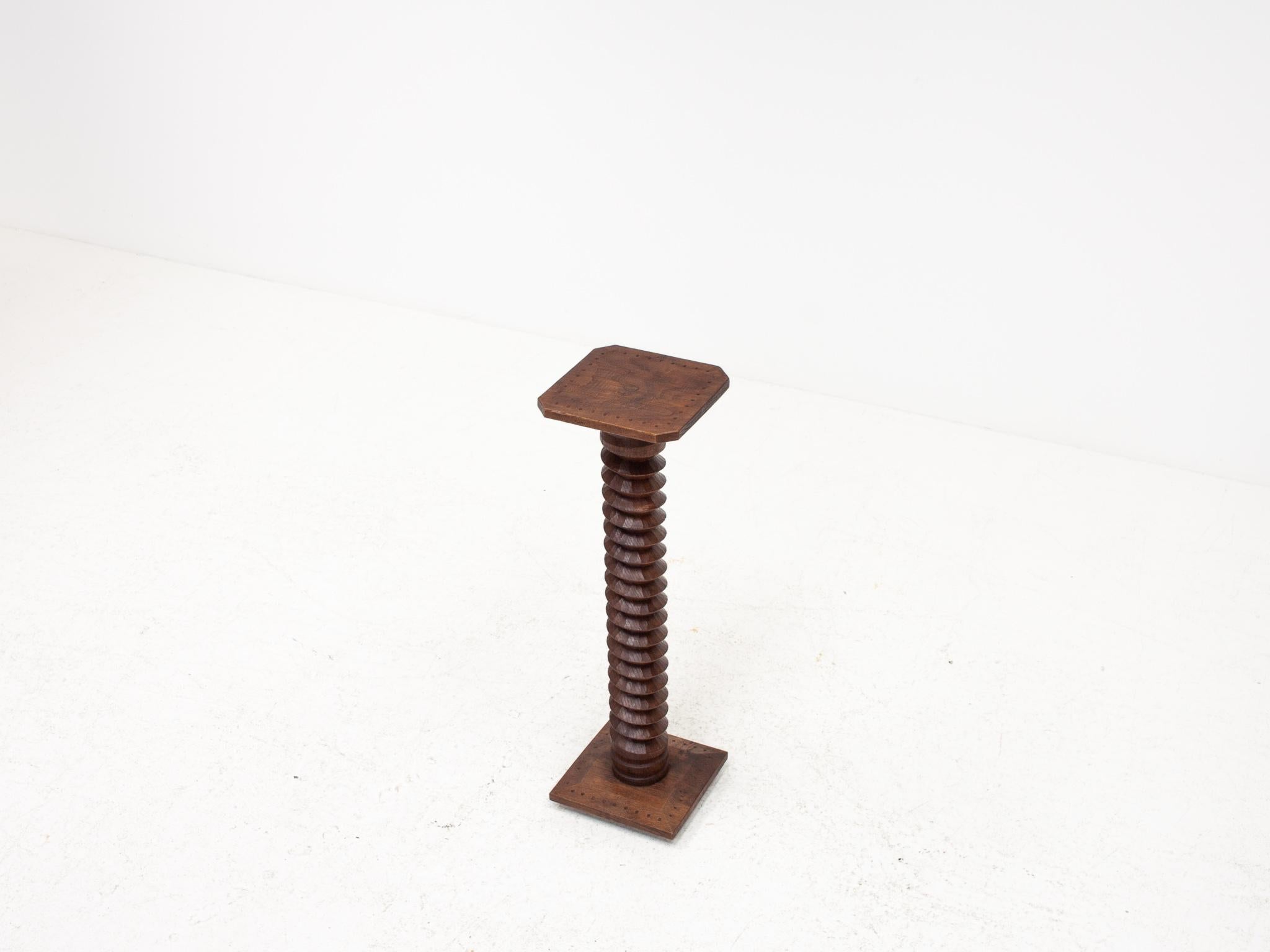 Französische gedrechselte Schraubensäule mit Sockel, Sockel mit Sockel, erinnert an Charles Dudouyt im Angebot 1