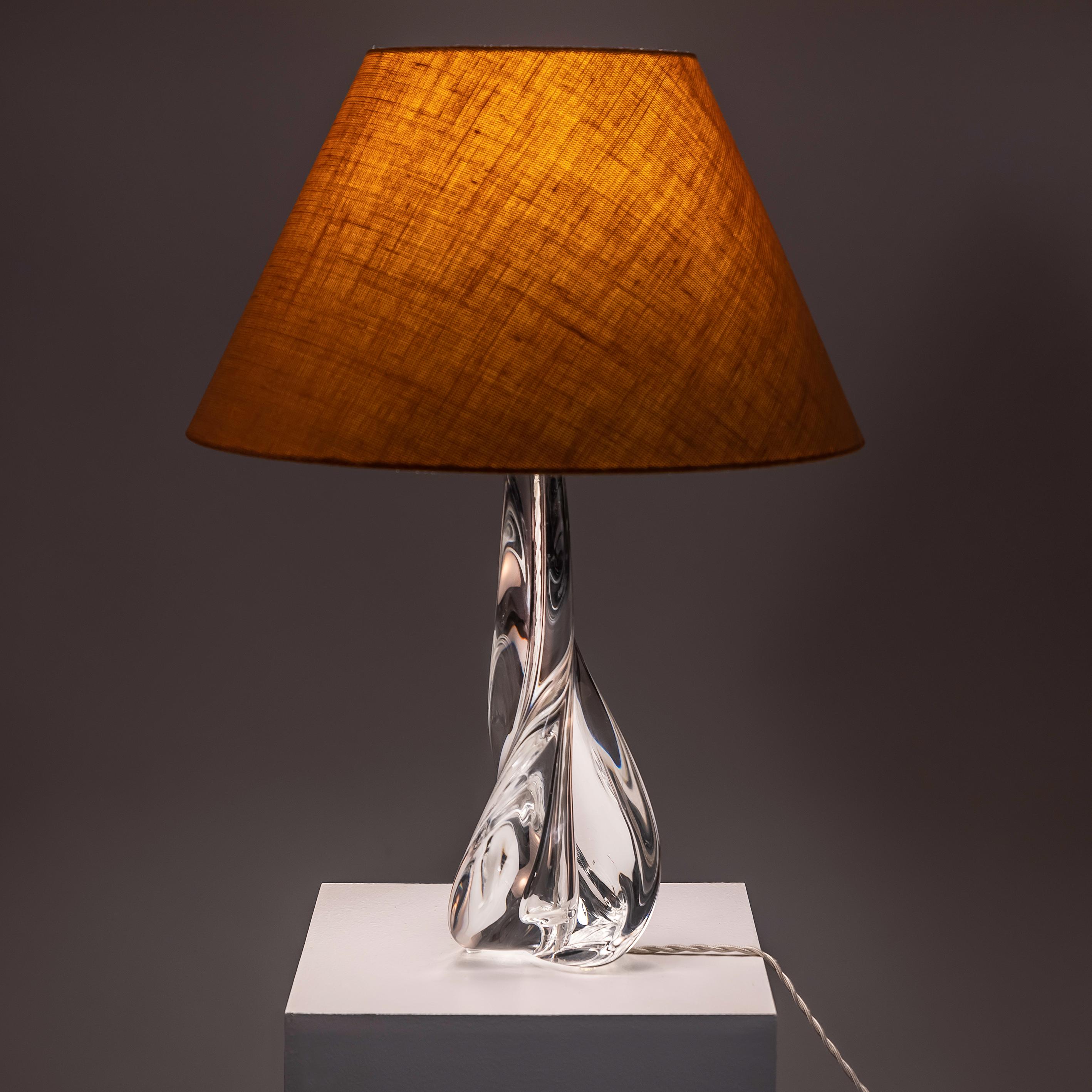 A French Twisted Crystal table lamp by Saint Louis 1950s In Good Condition For Sale In BARCELONA, ES