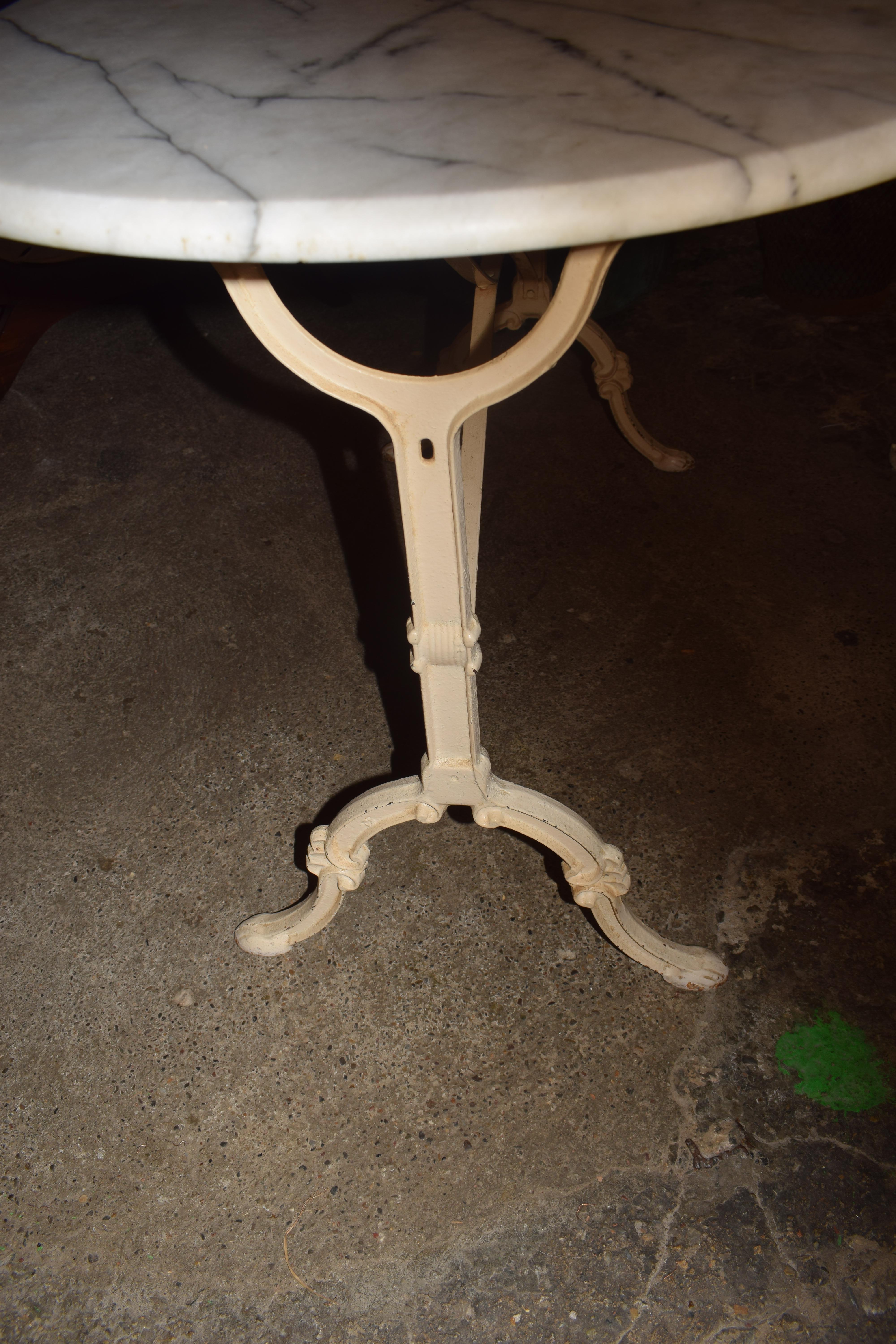 French, Vintage Bistro Table with a Oval Marble Top from the Early 20th Century 3