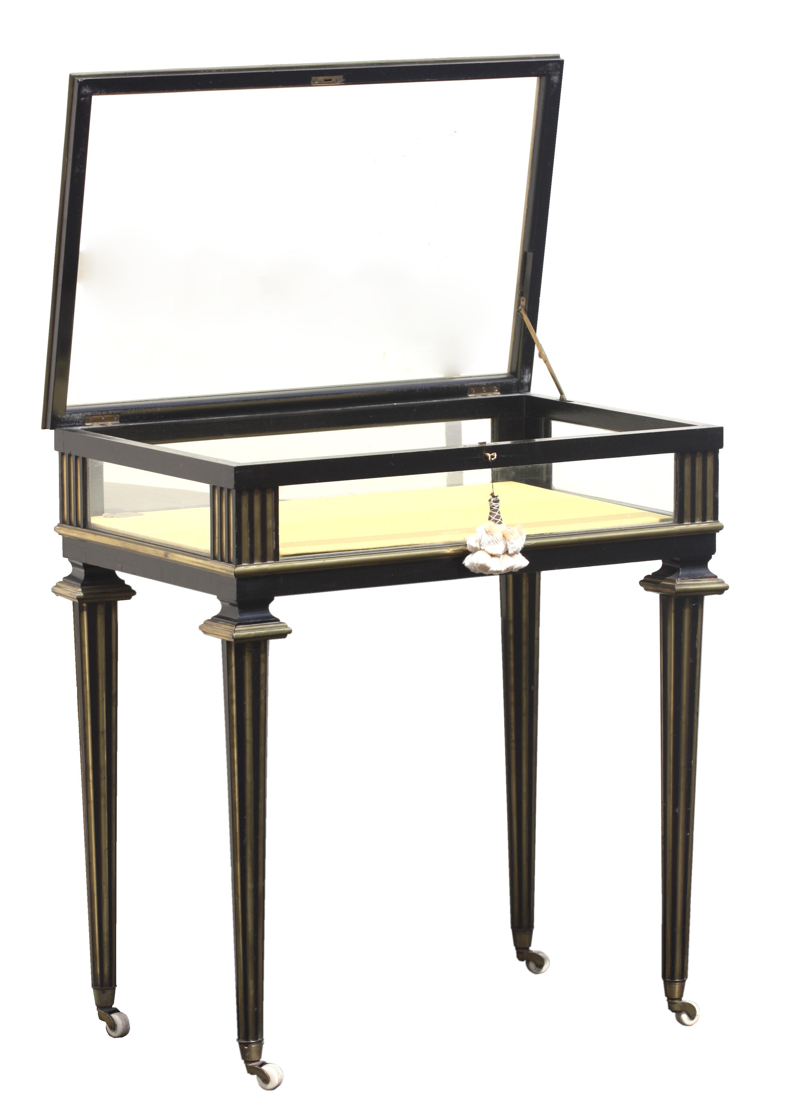 Wood French Vitrine Table Beautiful for a Fine Jewelry Collection Paris, circa 1890 For Sale