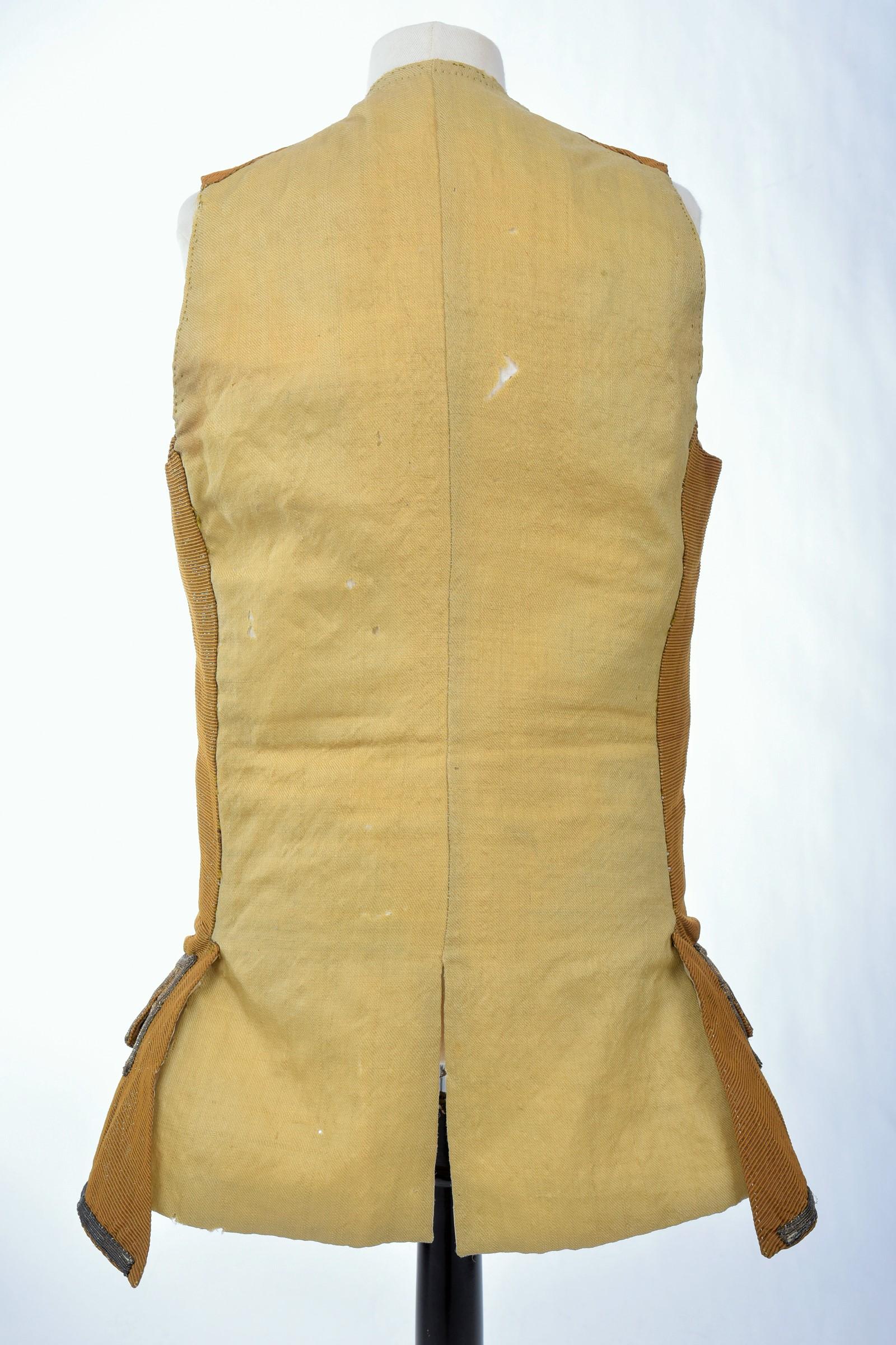 Gilet francese in seta Lamé Cannelé oro - Periodo Luigi XV Circa 1760 in vendita 7