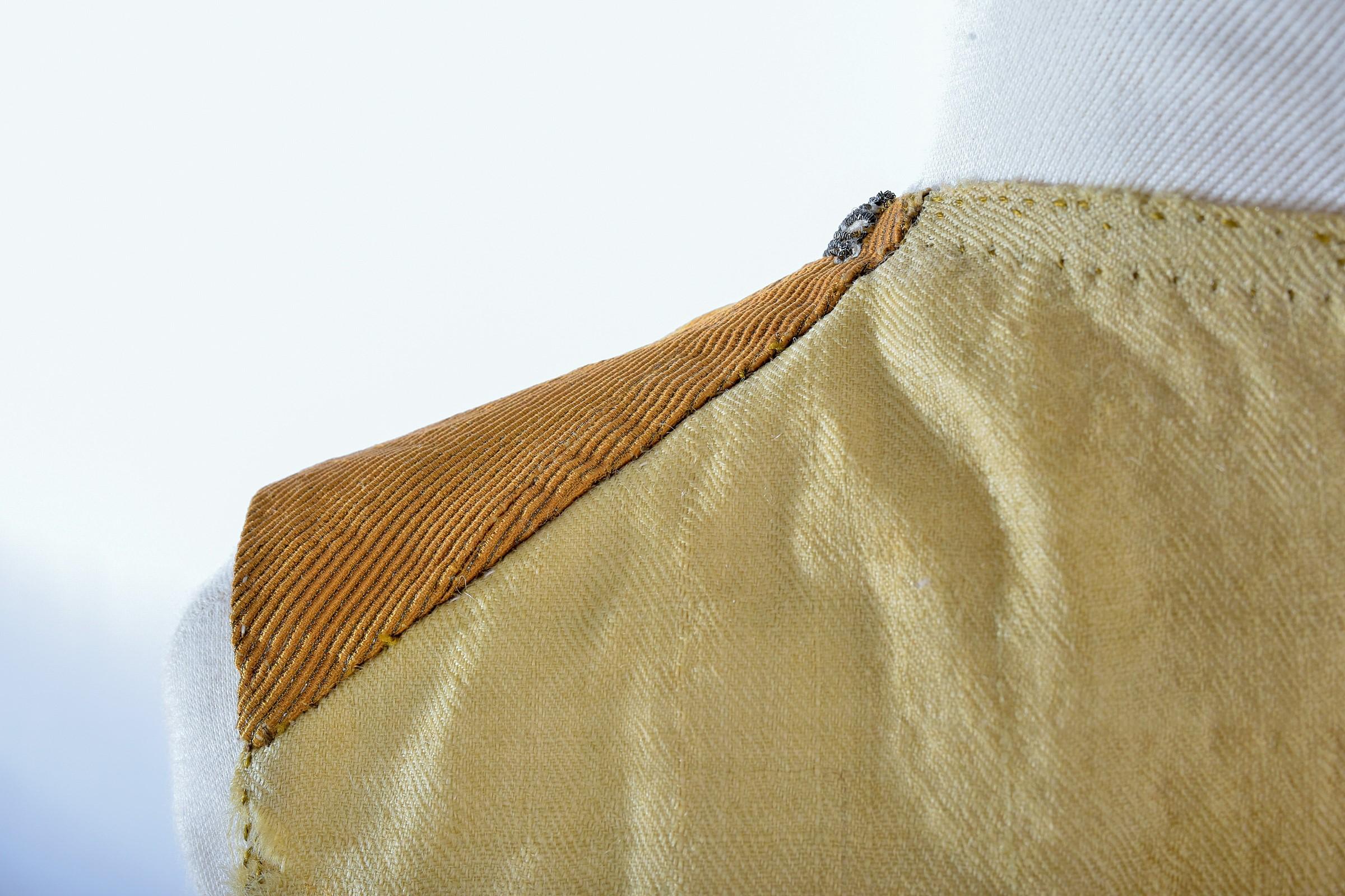 Gilet francese in seta Lamé Cannelé oro - Periodo Luigi XV Circa 1760 in vendita 8