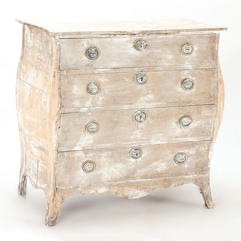 French White Washed Oak Dresser of Bombay Shape, 19th Century For Sale