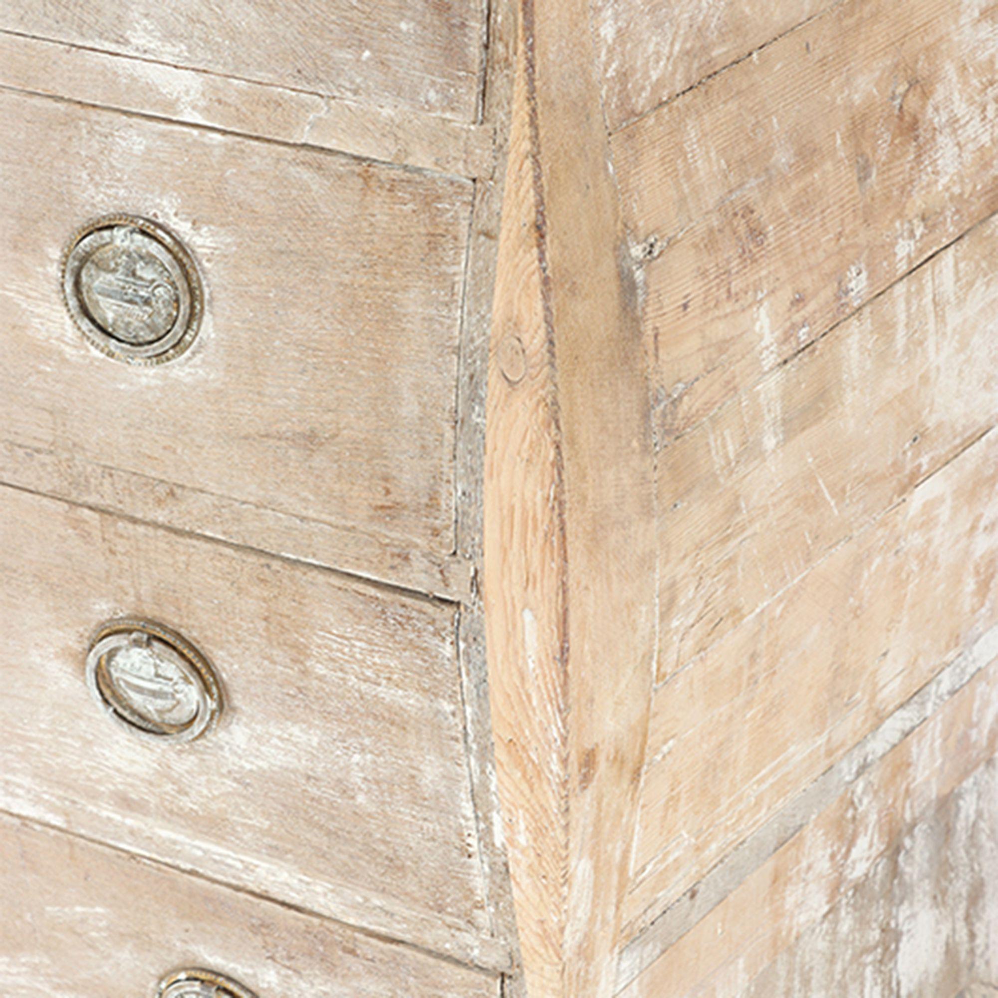 French White Washed Oak Dresser of Bombay Shape, 19th Century 6
