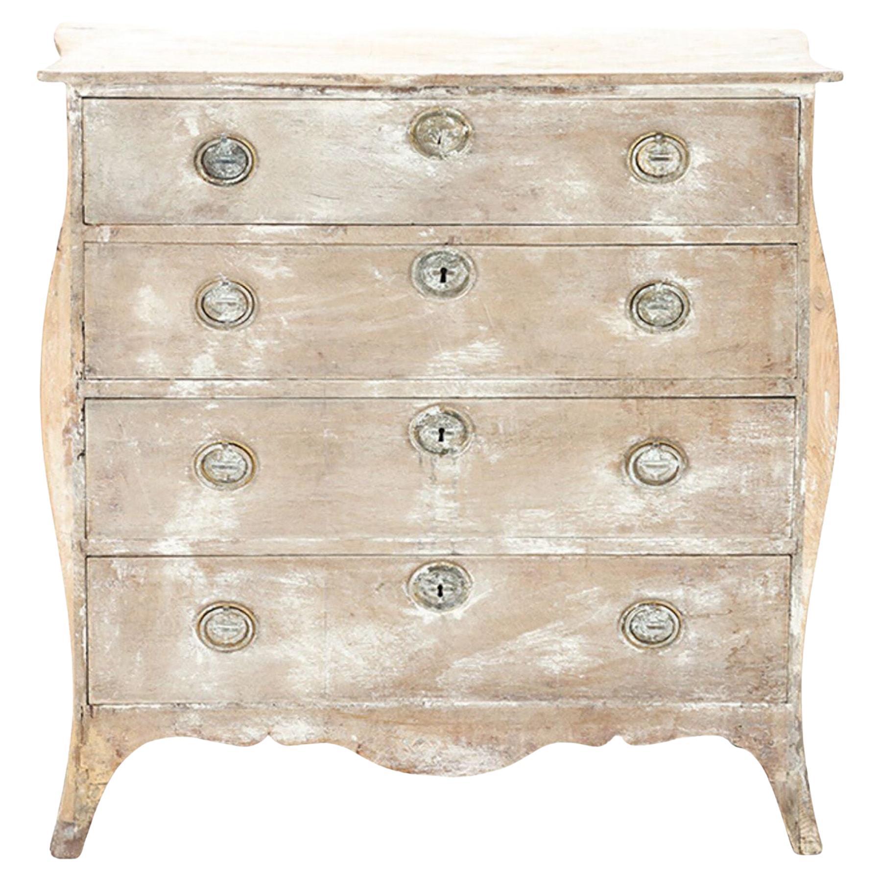 French White Washed Oak Dresser of Bombay Shape, 19th Century