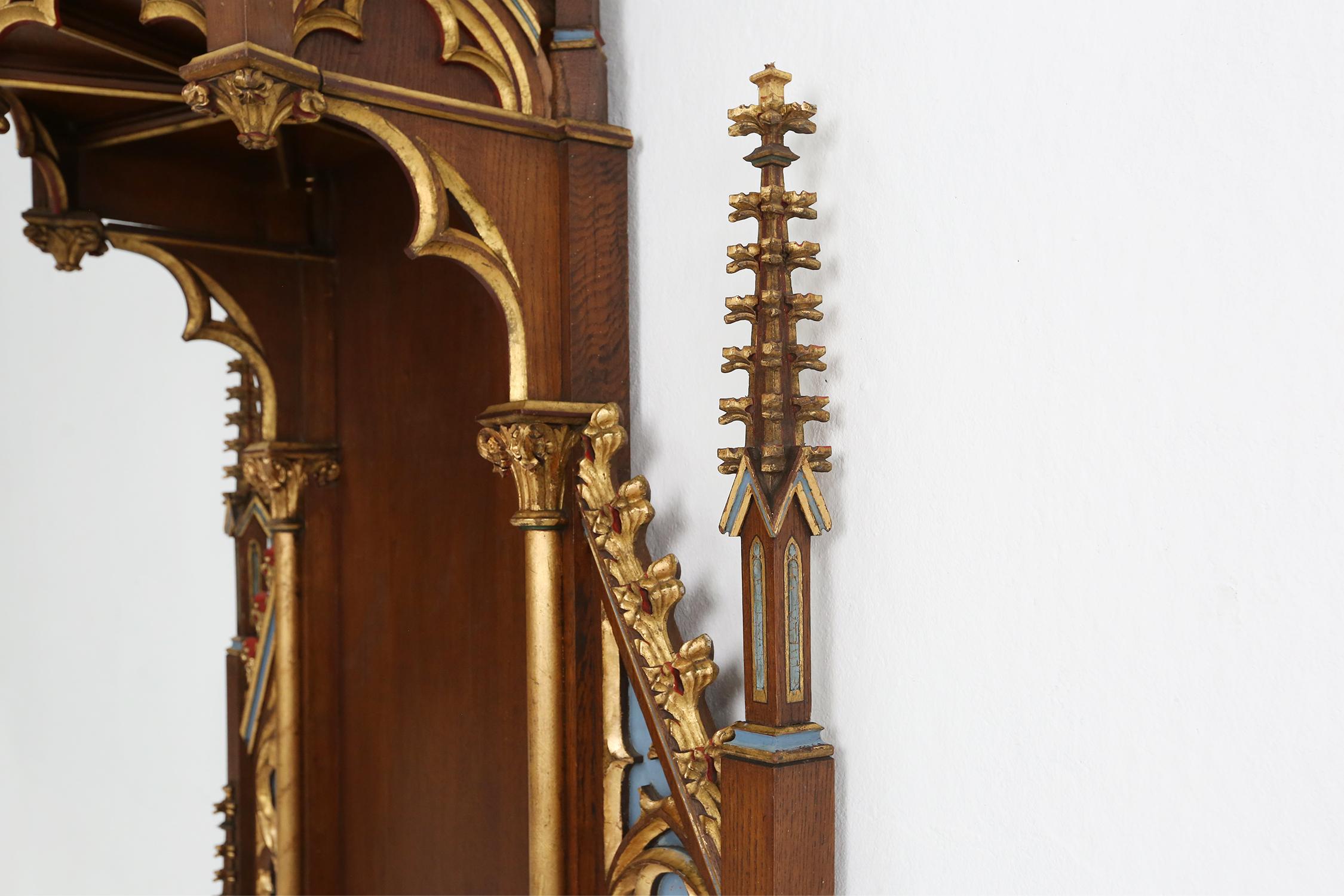 A French wooden neo-Gothic steeple with niche for saint statue, ca. 1800 For Sale 3