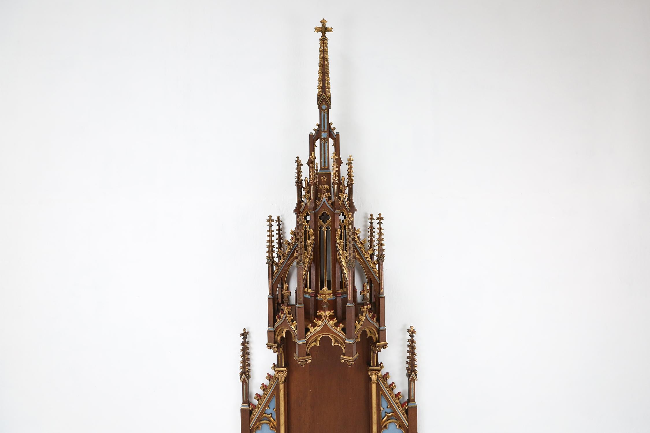 A French wooden neo-Gothic steeple with niche for saint statue, ca. 1800 For Sale 4