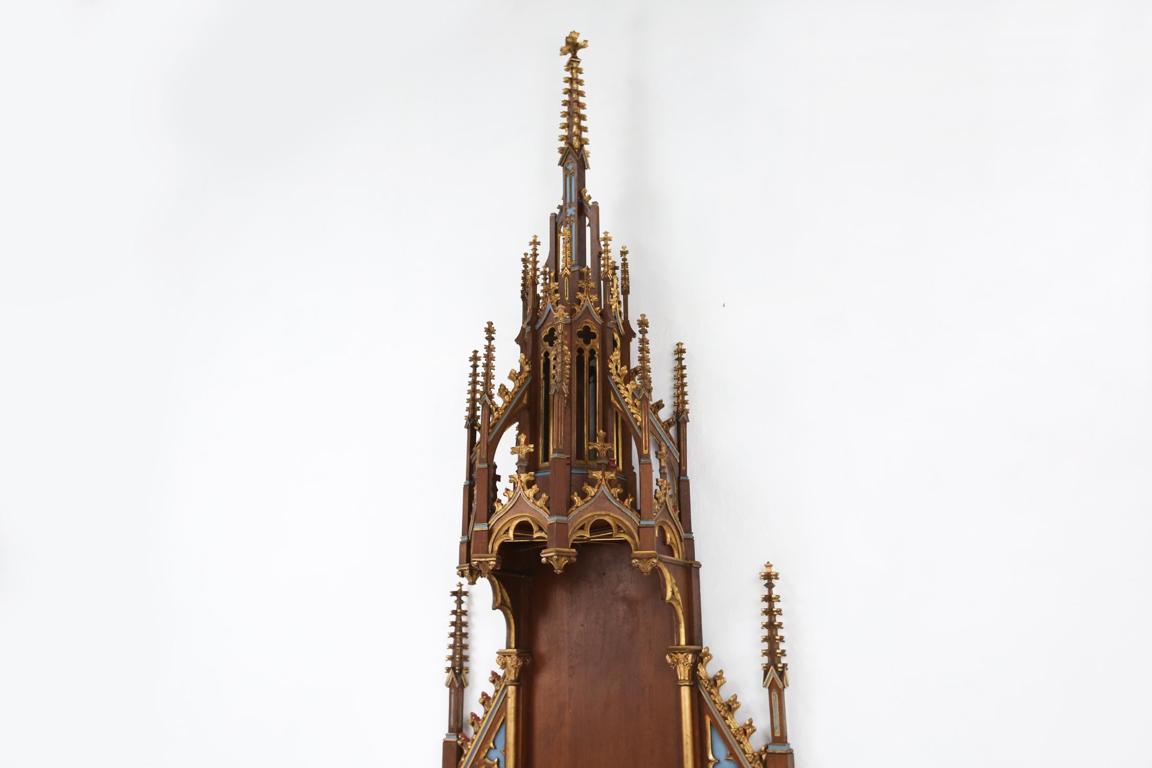 A French wooden neo-Gothic steeple with niche for saint statue, ca. 1800 For Sale 5