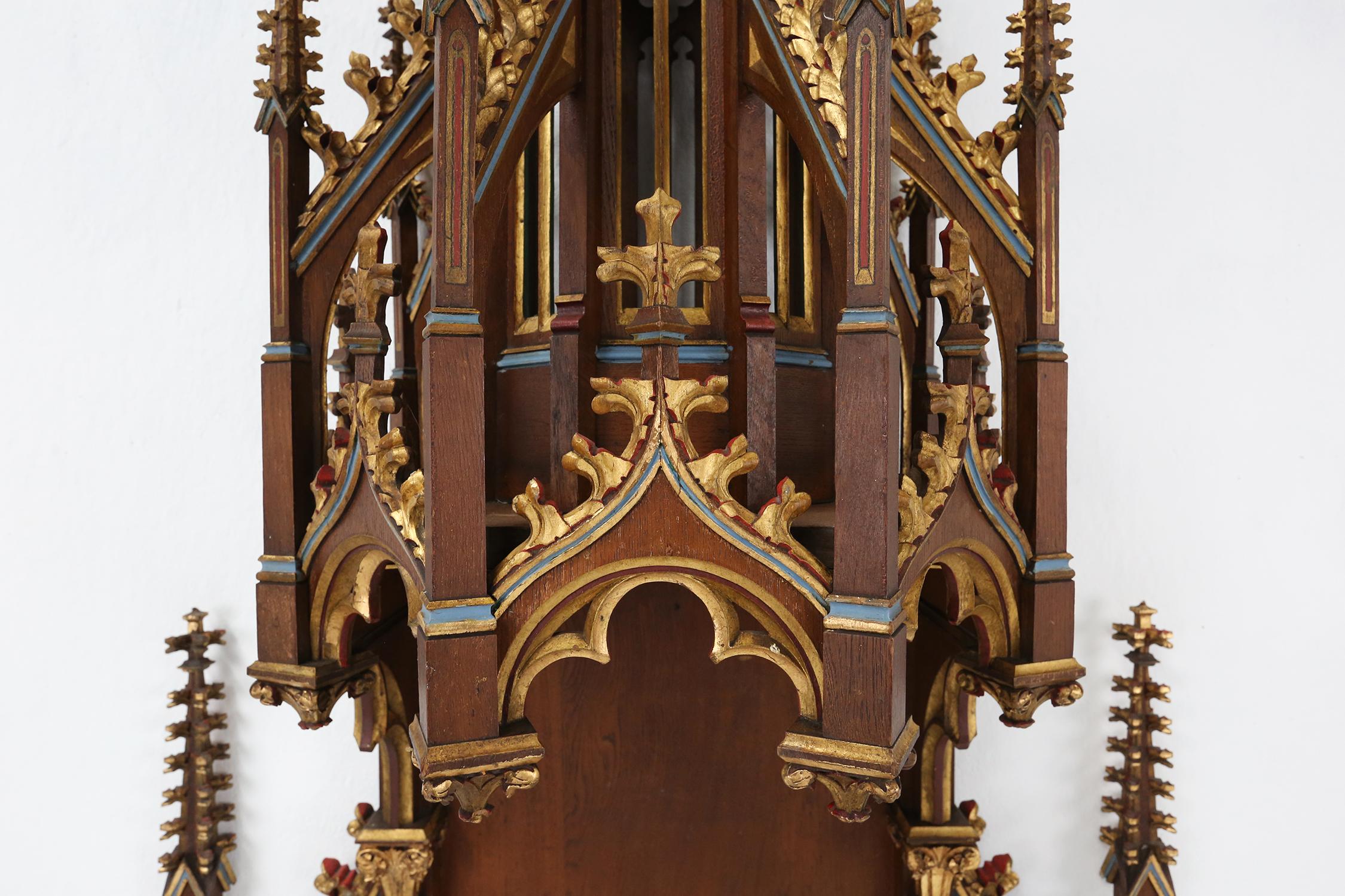 A French wooden neo-Gothic steeple with niche for saint statue, ca. 1800 For Sale 7
