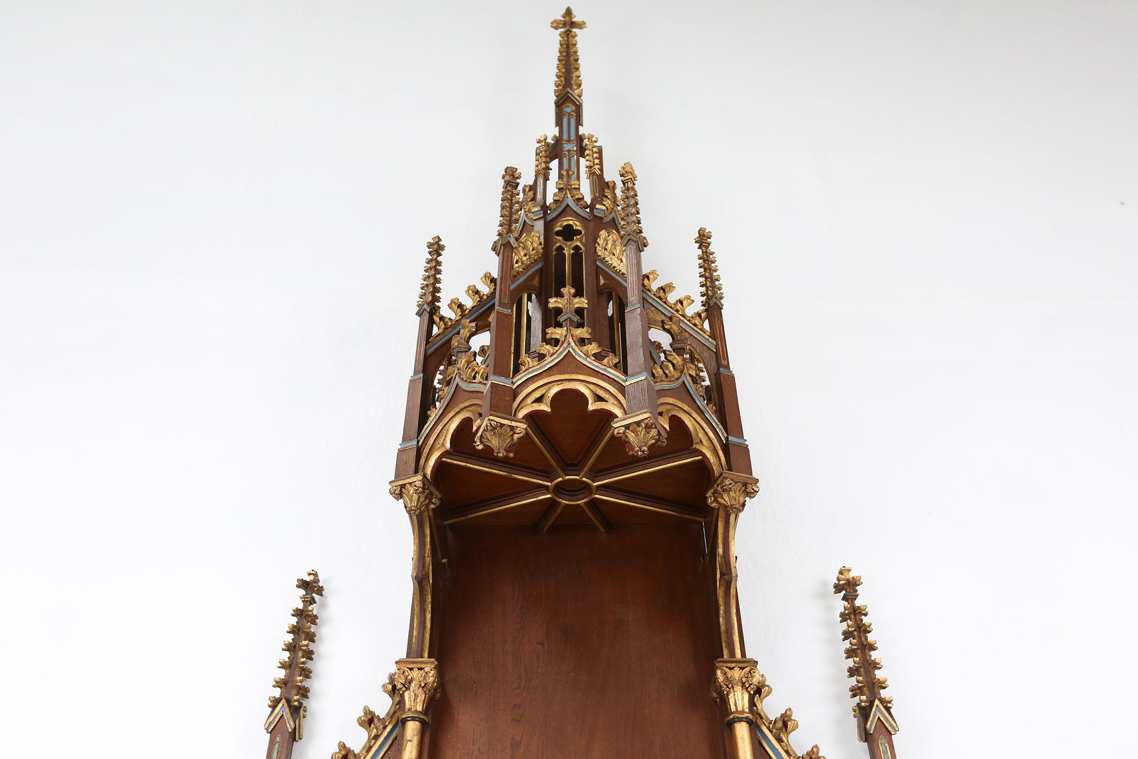 A French wooden neo-Gothic steeple with niche for saint statue, ca. 1800 For Sale 8