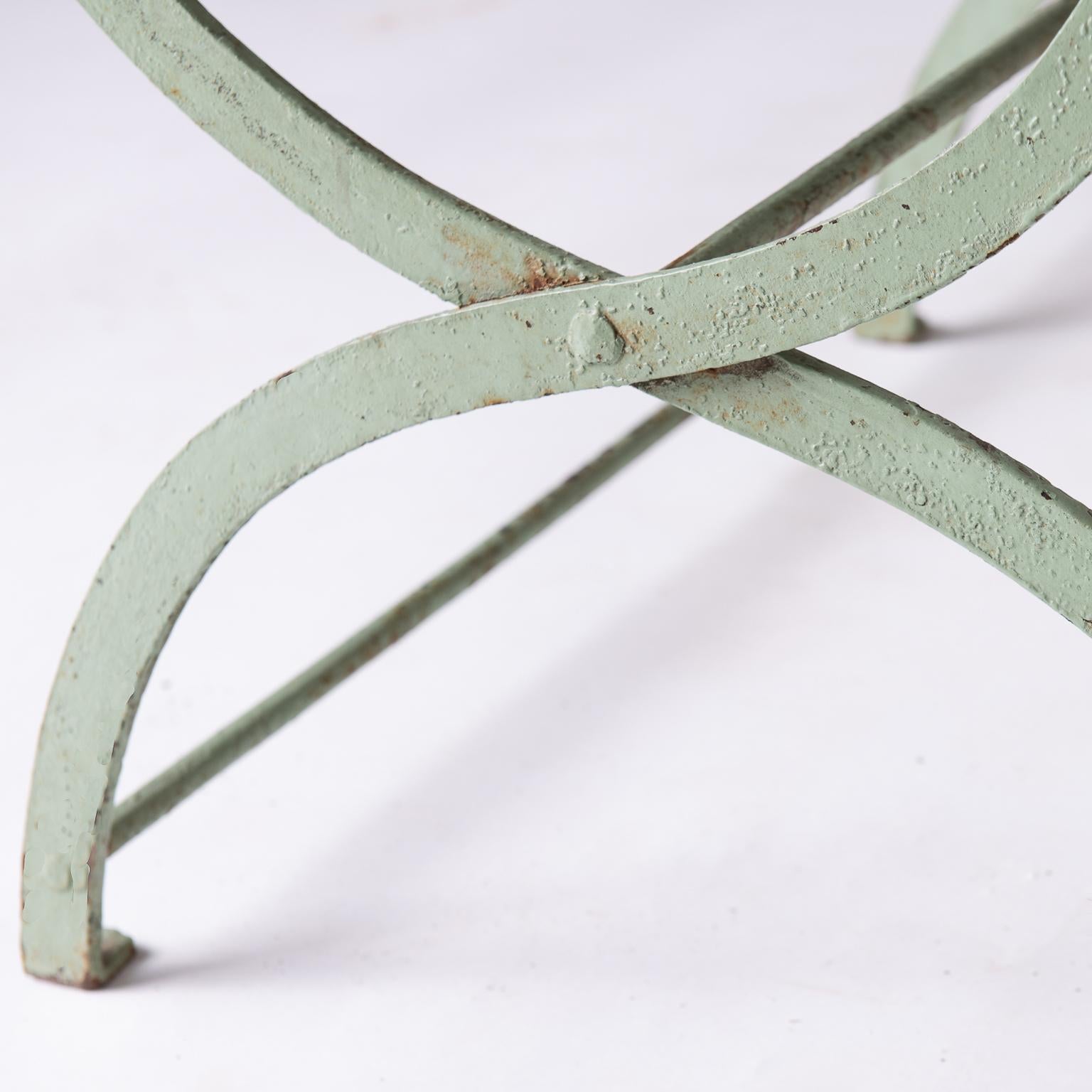 French Wrought Iron Garden Bench with Old Green Paint, circa 1920 For Sale 3