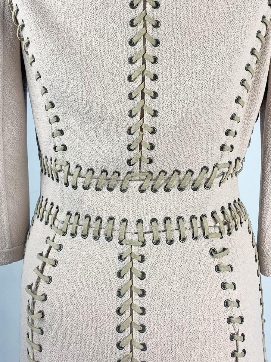Un vestido de crepé lentisco de Louis Vuitton Couture - France Circ en venta 6