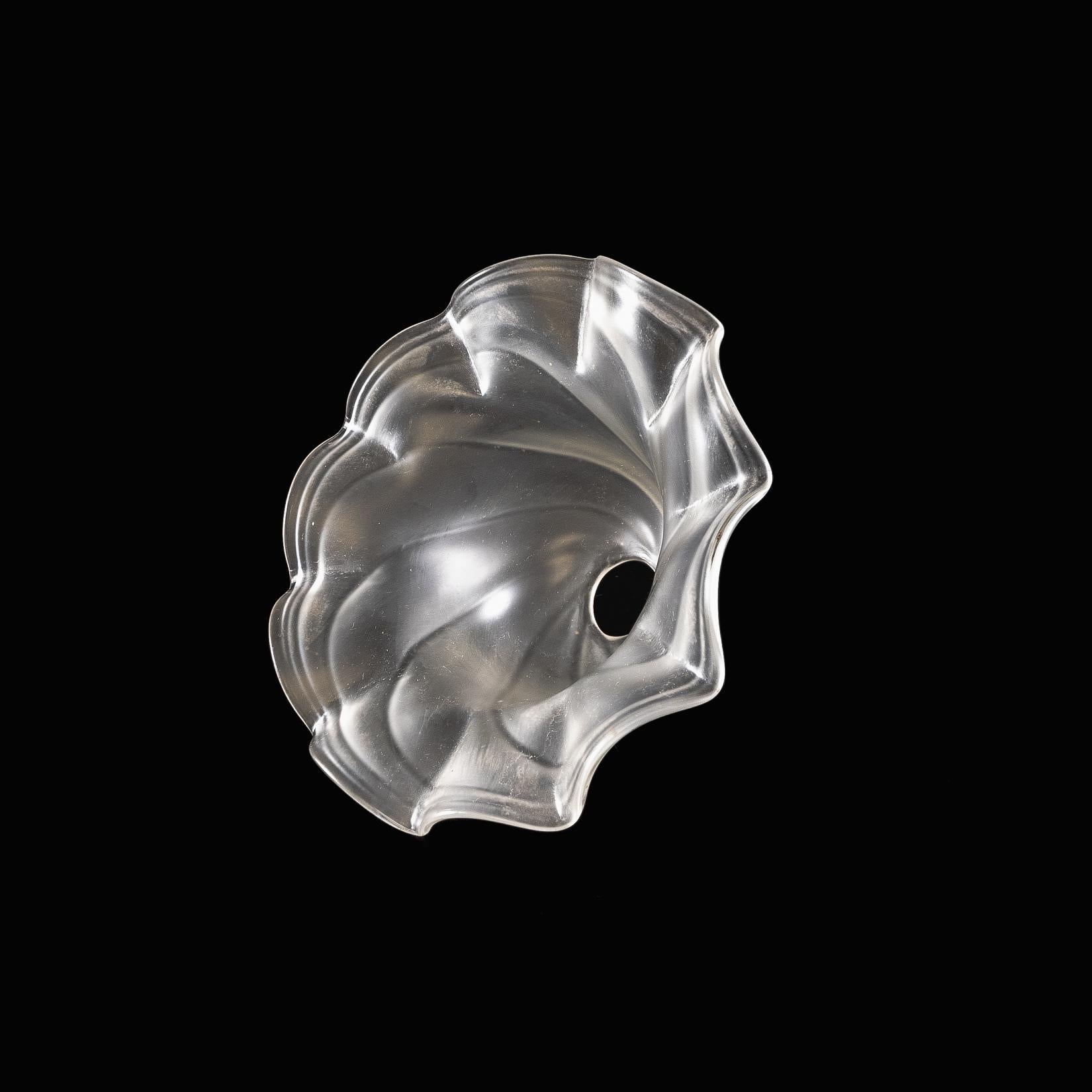 Un paralume in vetro smerigliato con un design a vortice e un bordo ondulato e increspato. in vendita 2