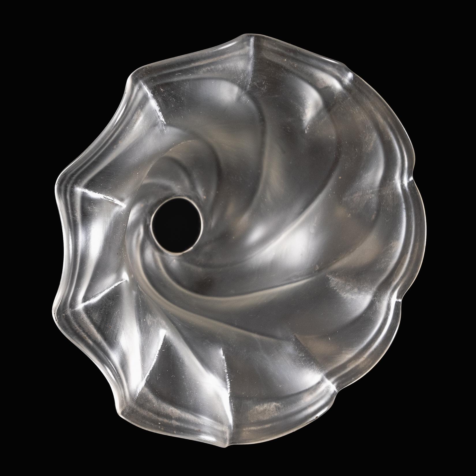 Un paralume in vetro smerigliato con un design a vortice e un bordo ondulato e increspato. in vendita 6