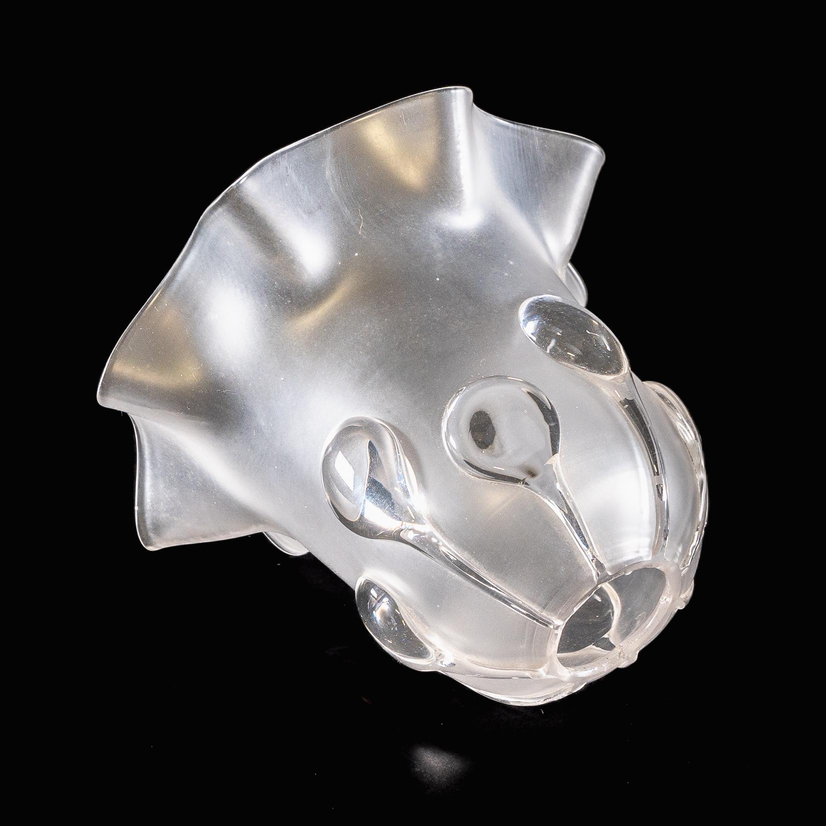 Ein mattierter Glasschirm mit Teardrop-Verzierungen und einem sanft gerafften Rand im Angebot 7