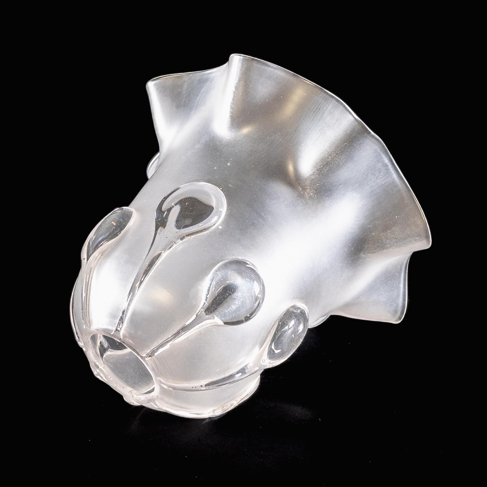 Ein mattierter Glasschirm mit Teardrop-Verzierungen und einem sanft gerafften Rand im Angebot 9