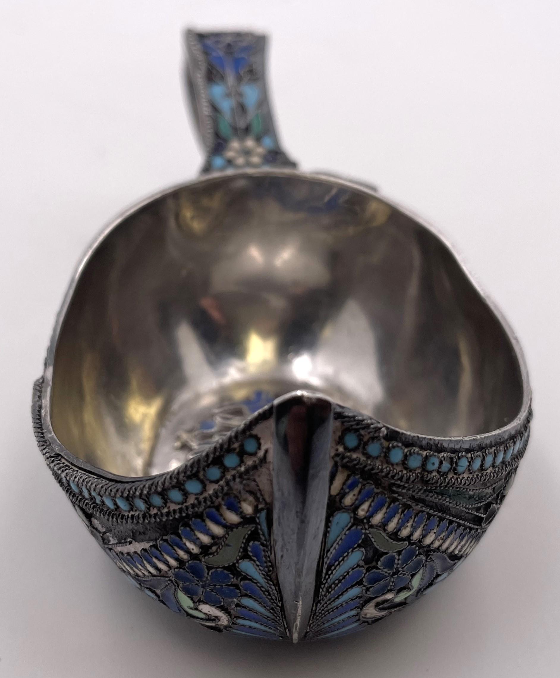 A. Fuld Russian Enamel & Silver Kovsh from Late 19th or Early 20th Century (Kovsh russe en émail et en argent de la fin du 19e ou du début du 20e siècle) Bon état - En vente à New York, NY