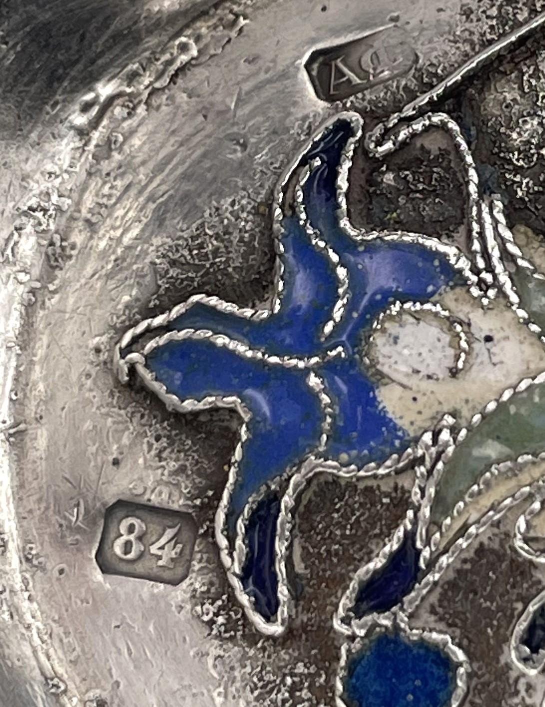 A. Fuld Russian Enamel & Silver Kovsh from Late 19th or Early 20th Century (Kovsh russe en émail et en argent de la fin du 19e ou du début du 20e siècle) en vente 2