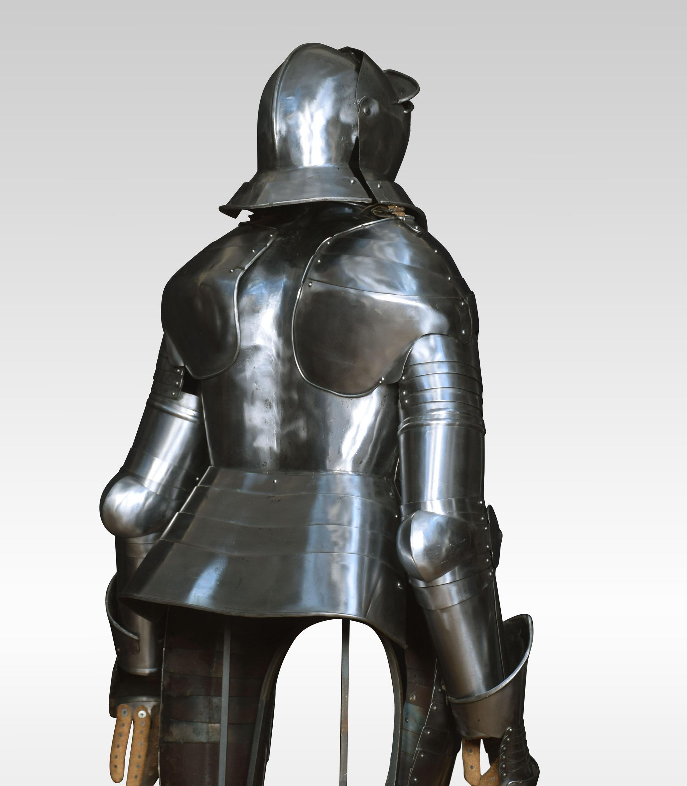 20ième siècle Tenue complète d'armure de cuirassier dans le style du 17ème siècle en vente