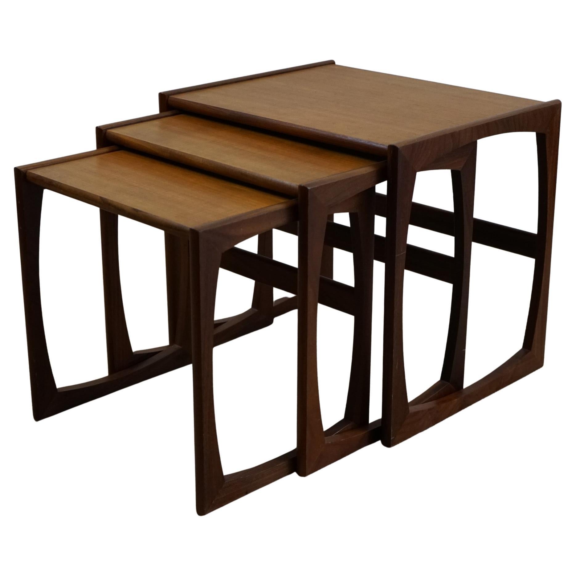 A G Plan - Ensemble de trois tables d'appoint en teck