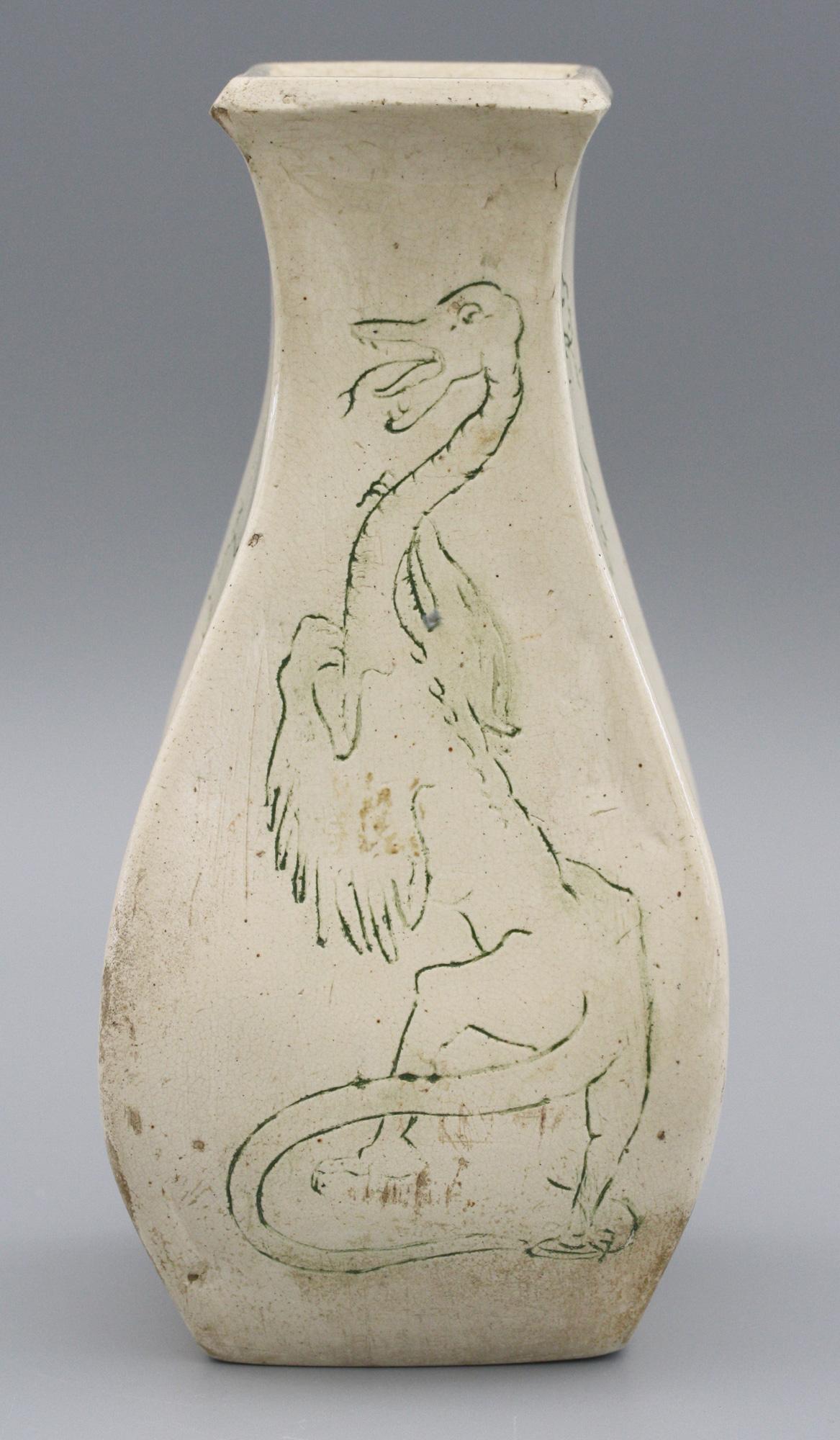 A G Sangwell Martin Brothers Pottery Grotesque Dragons Tribute Art Pottery Vase in vendita 8