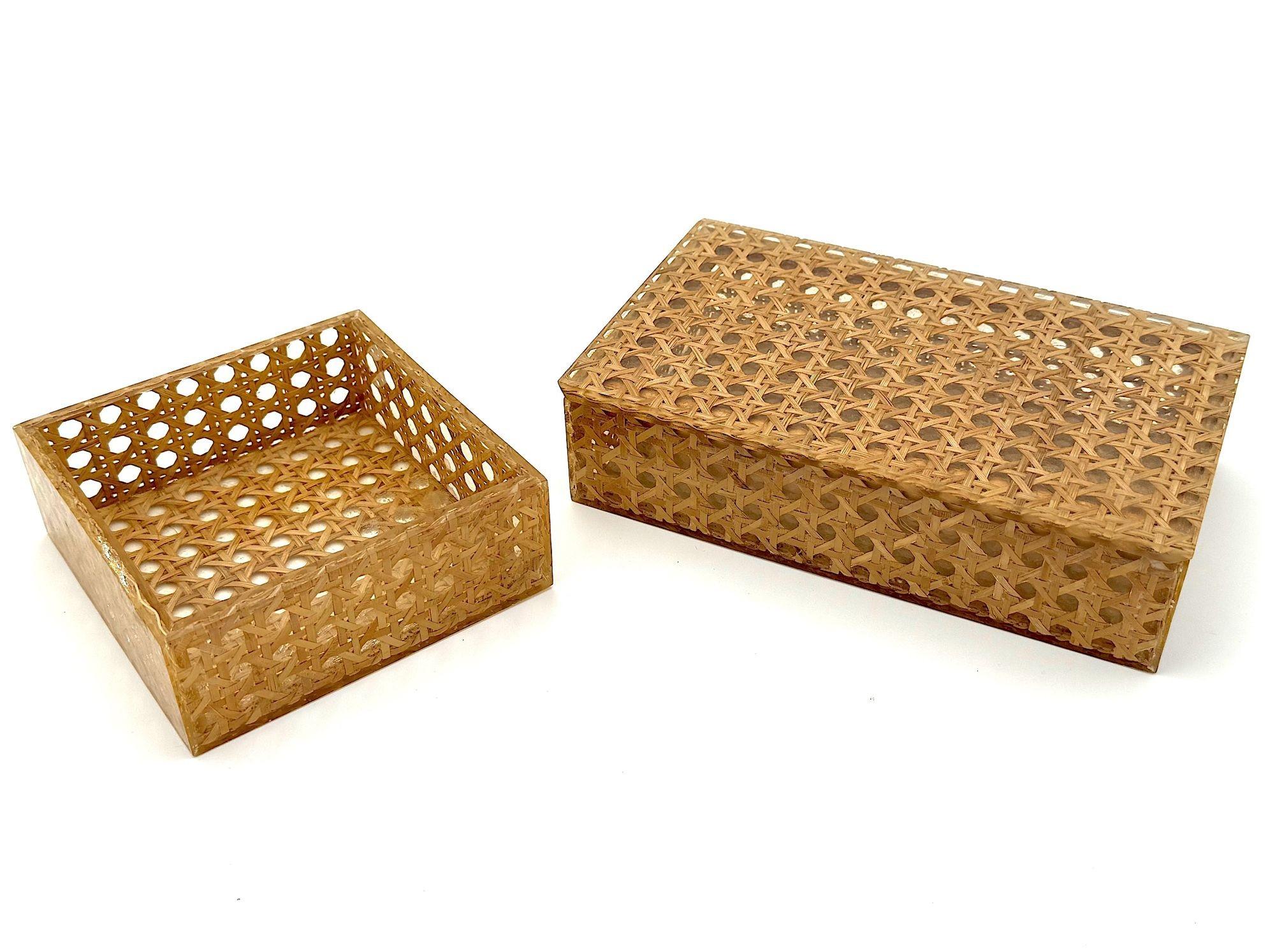 A Gabriella Crespi style Italian 1970s lucite and woven rattan two box set In Good Condition For Sale In London, GB