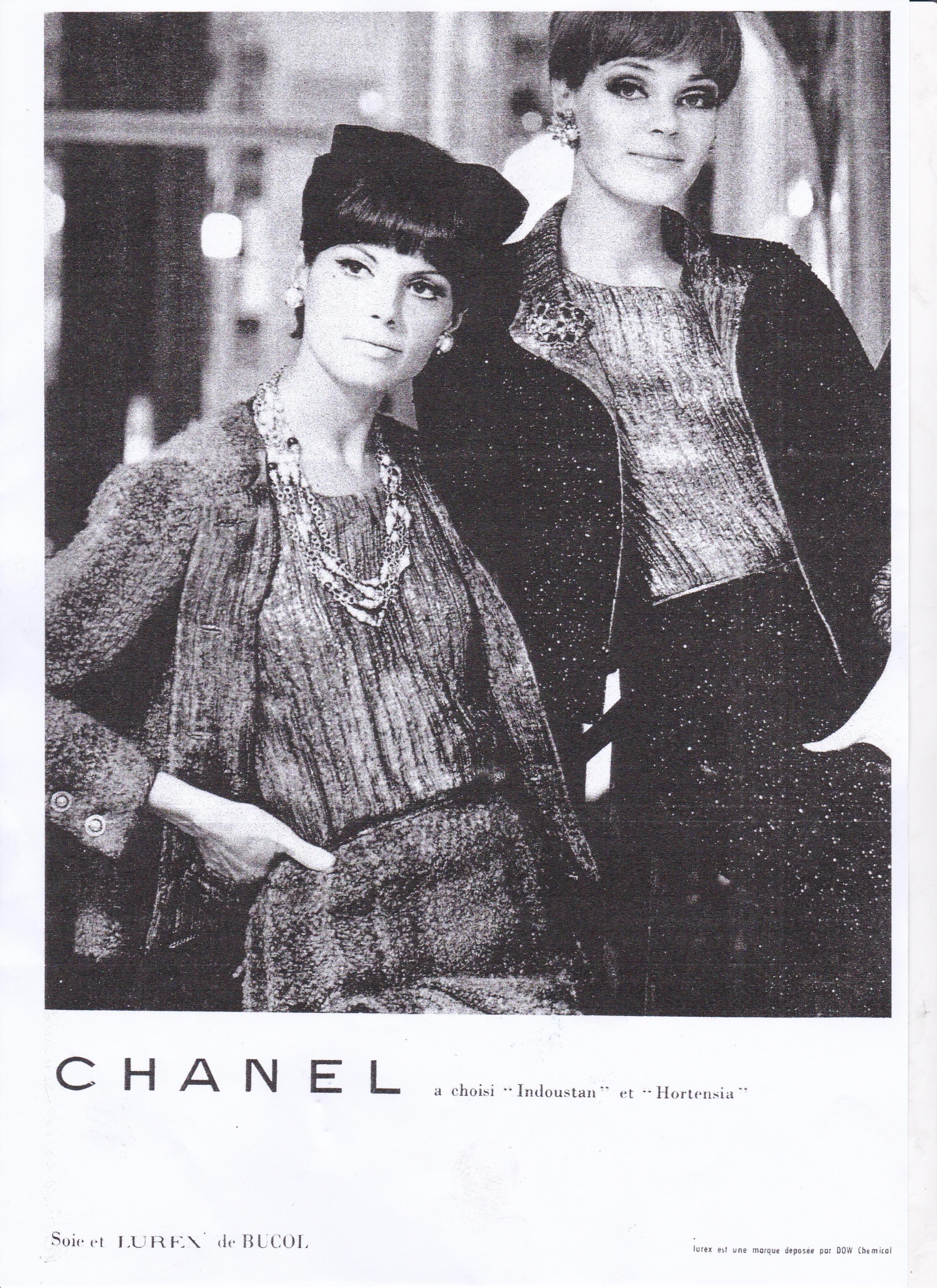 A Gabrielle Chanel Couture Woollen & golden lamé skirt suit Circa 1968-1970 For Sale 9