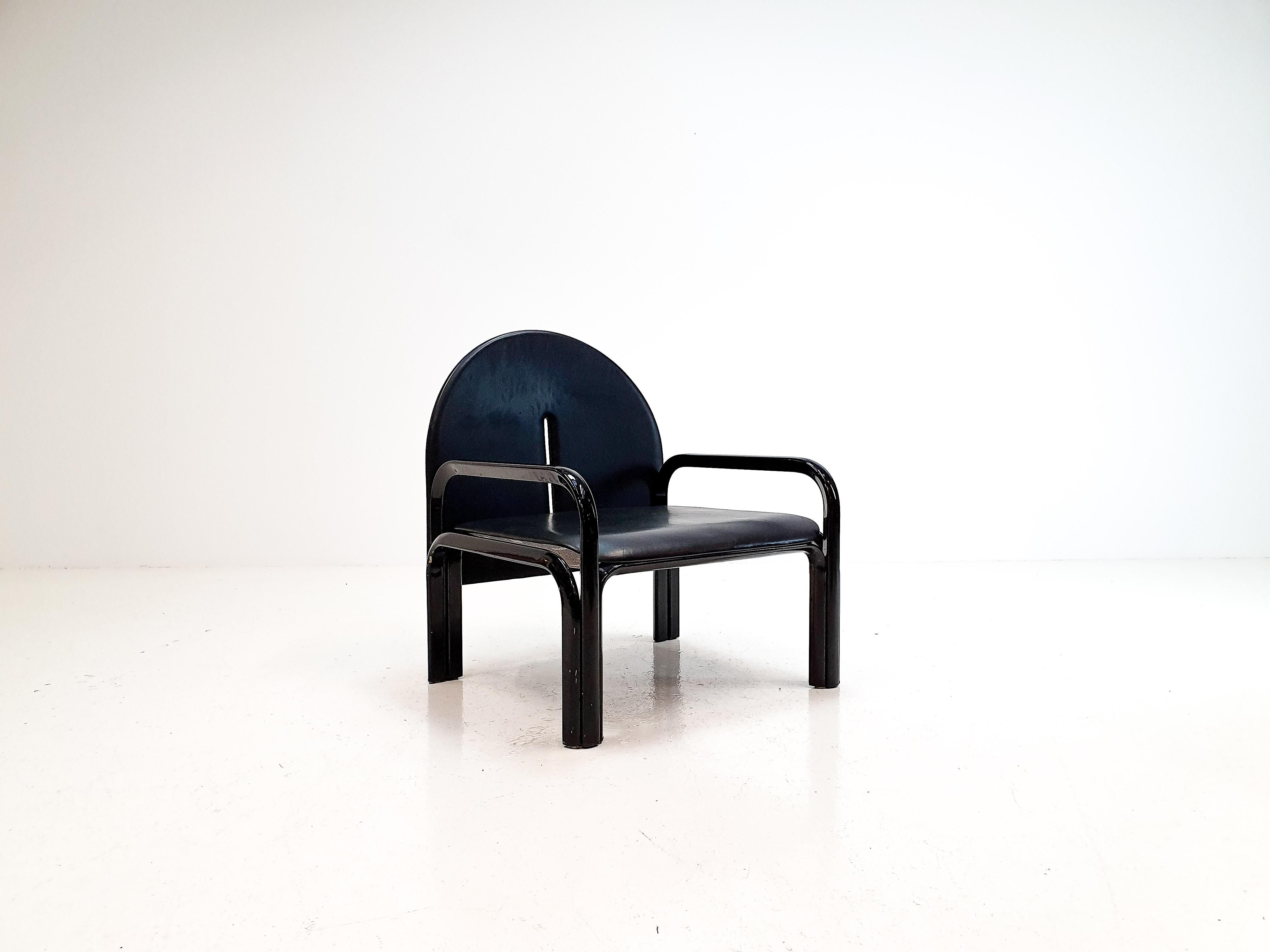 A hard to source tubular steel Model '54 L' armchair by Gae Aulenti.

Designed in 1976 and produced by Knoll International with black frame and black seat and backrest.

Dimensions:
Height 77 cm / 30.15 inches
Depth 69.5 cm / 27.36