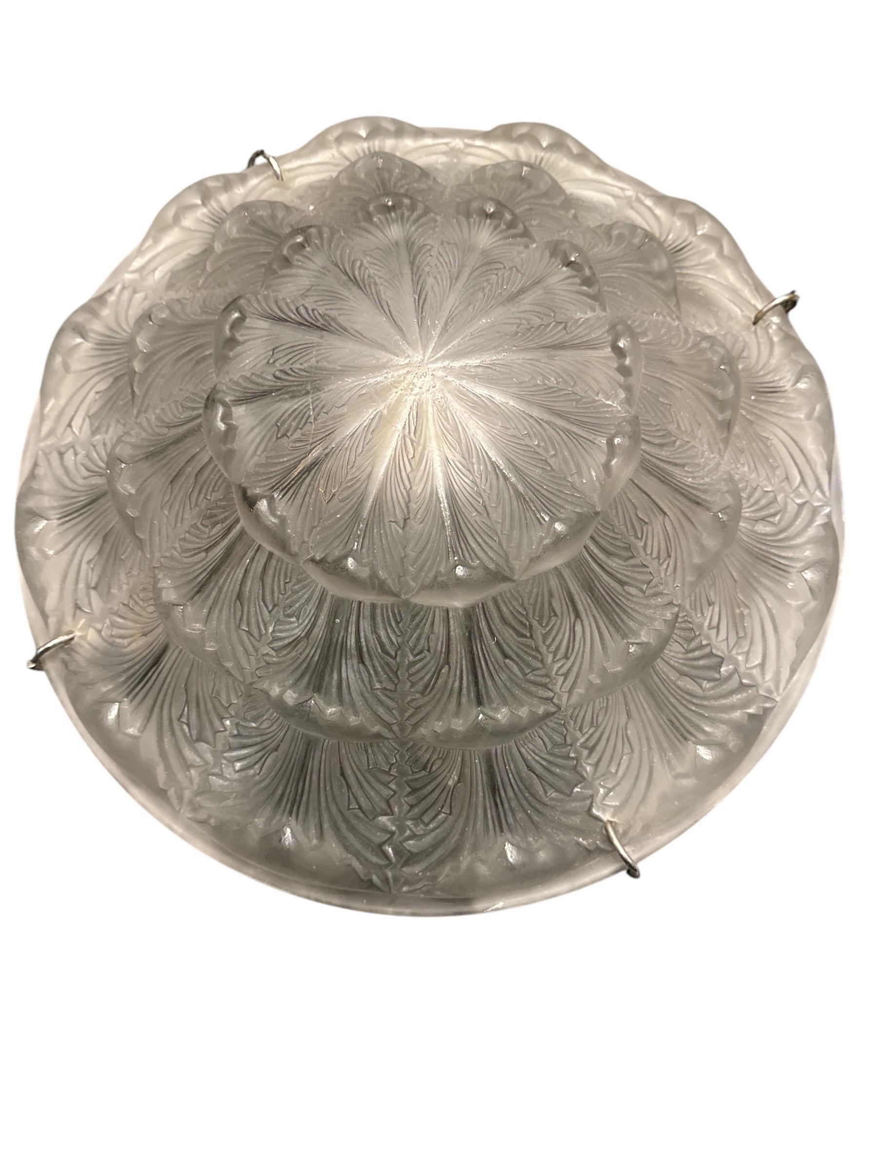 Gaillon, Art-Déco-Glas-Kronleuchter, Gaillon  von R. Lalique (Geformt) im Angebot