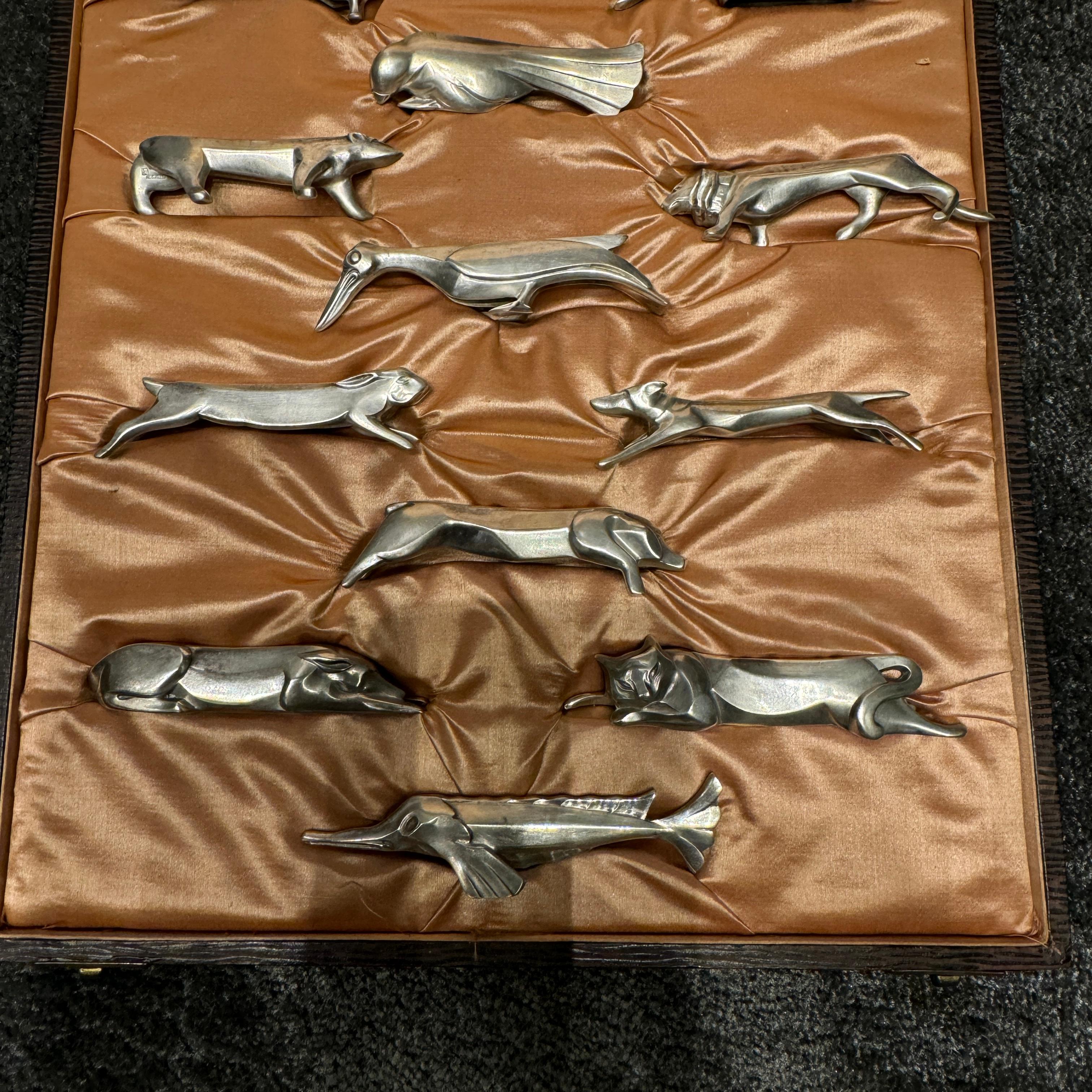 Début du 20ème siècle À Gallia Christople Art Deco Knife Rest Set.