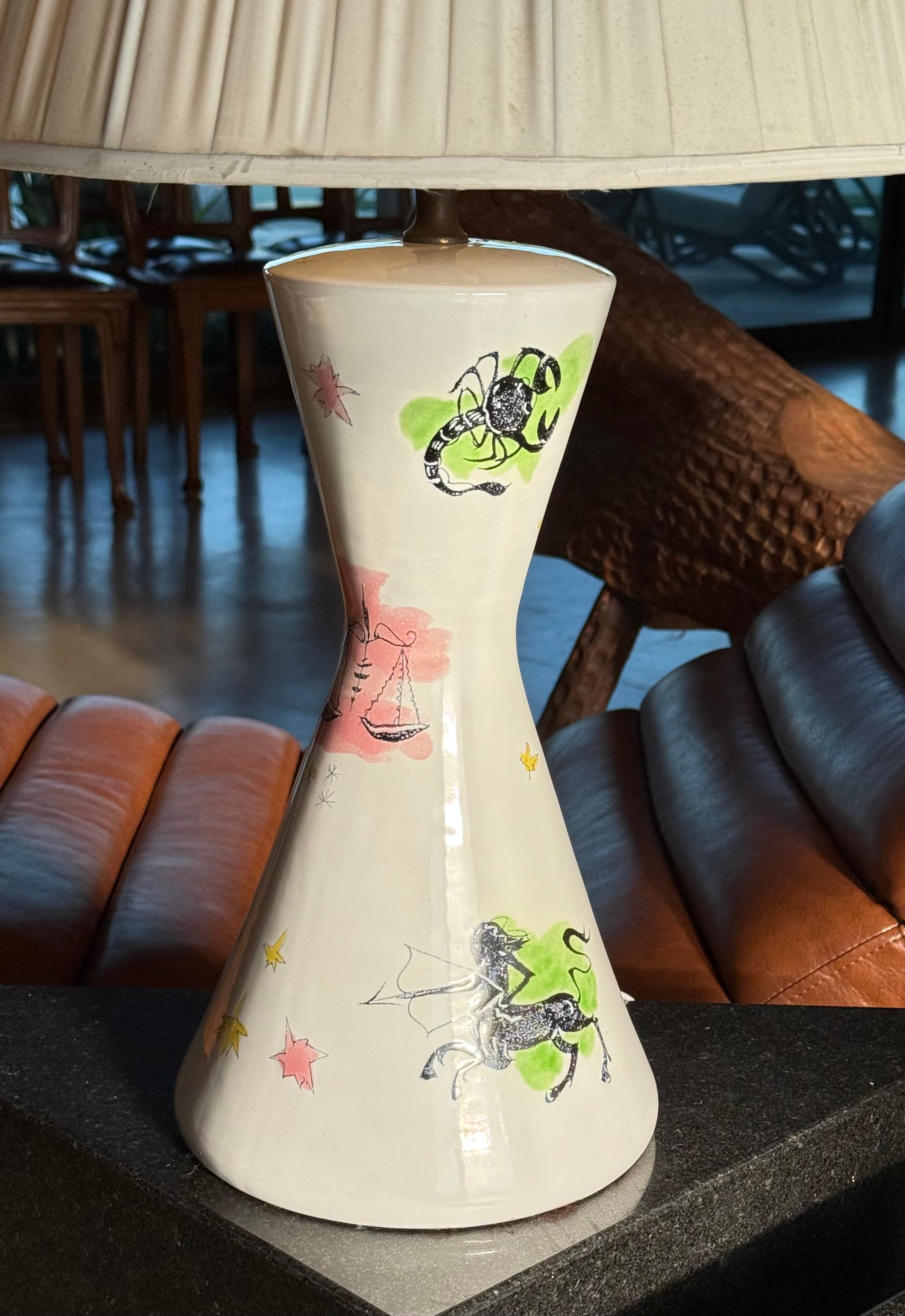 Lámpara Zodiac de cerámica pintada a mano de la época Gambone, hacia 1960 Italiano en venta
