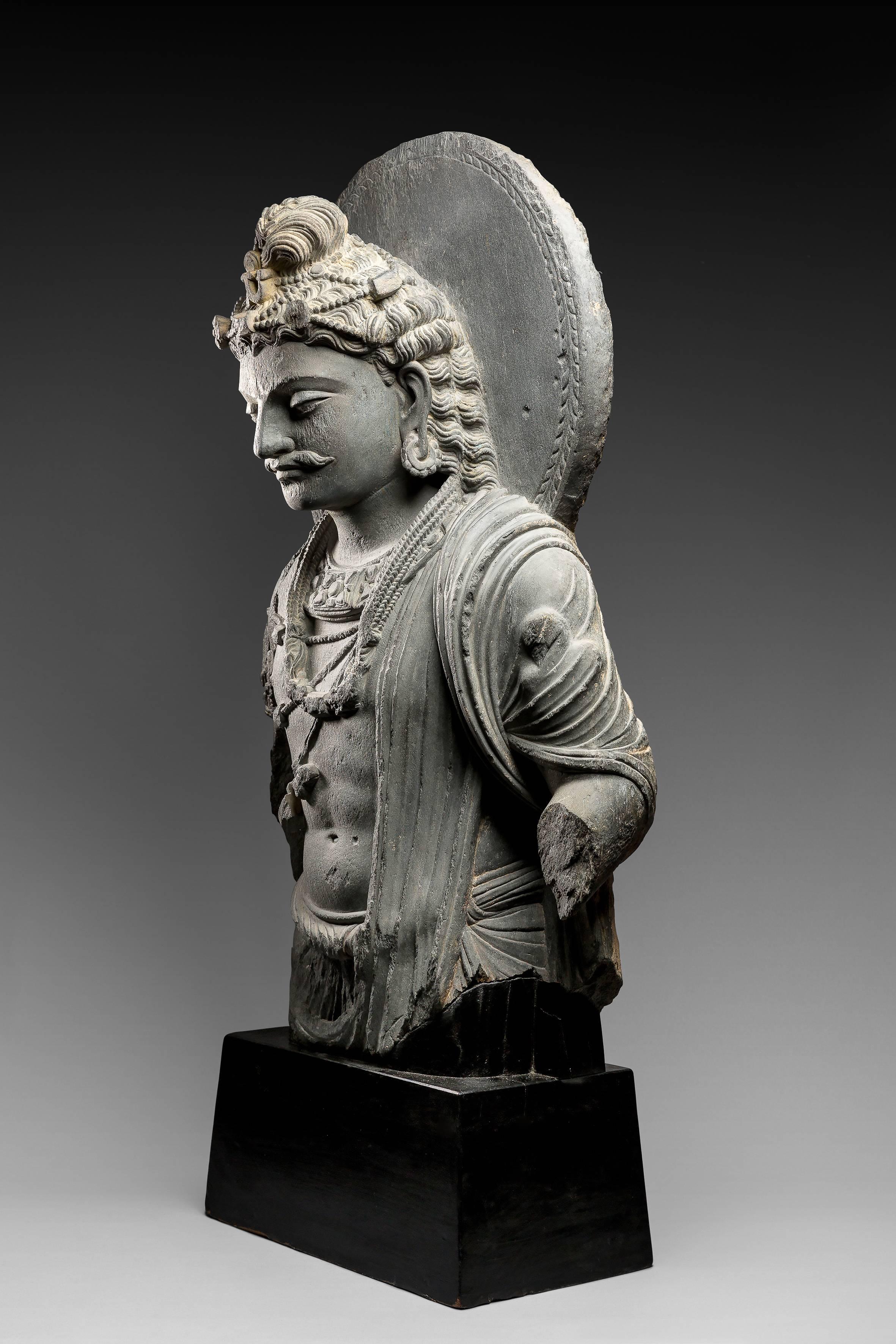 Gandharan Gray Schist Bust of Maitreya, 2th-3th Century In Good Condition For Sale In Paris, FR