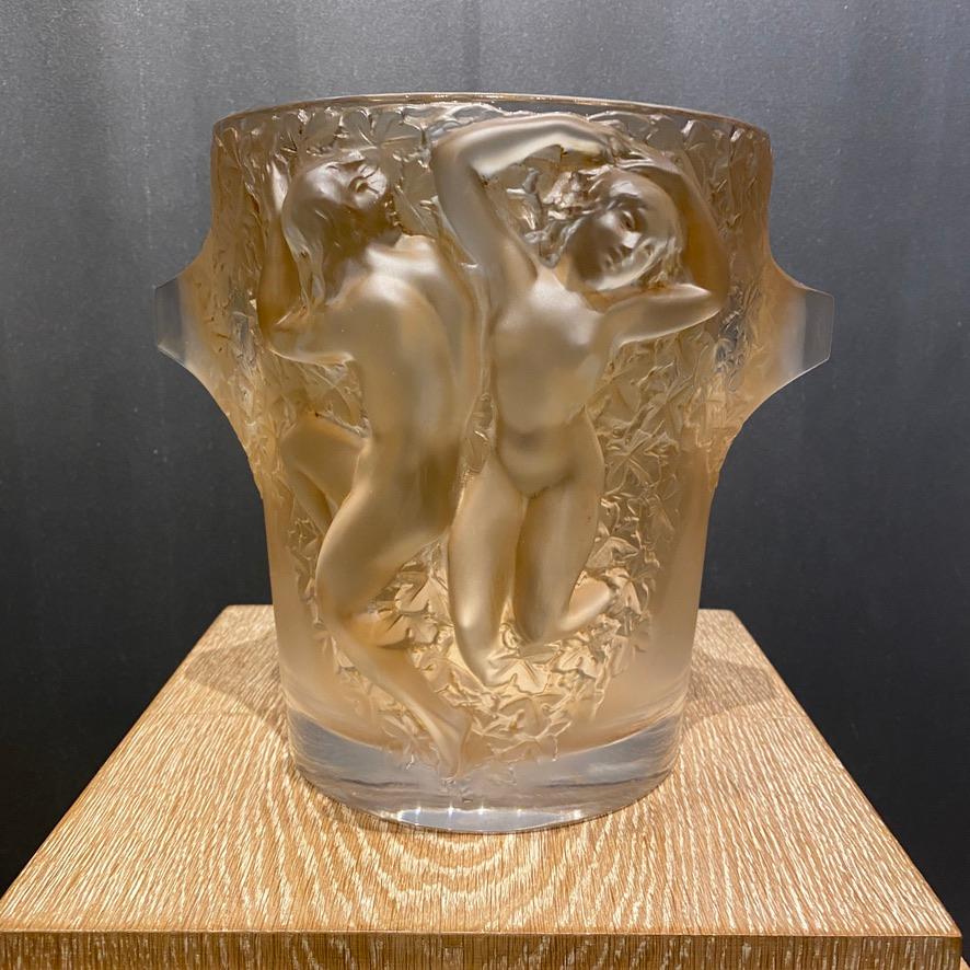A Ganymede Champagne Bucket by Maison Lalique  In Excellent Condition For Sale In SAINT-OUEN-SUR-SEINE, FR