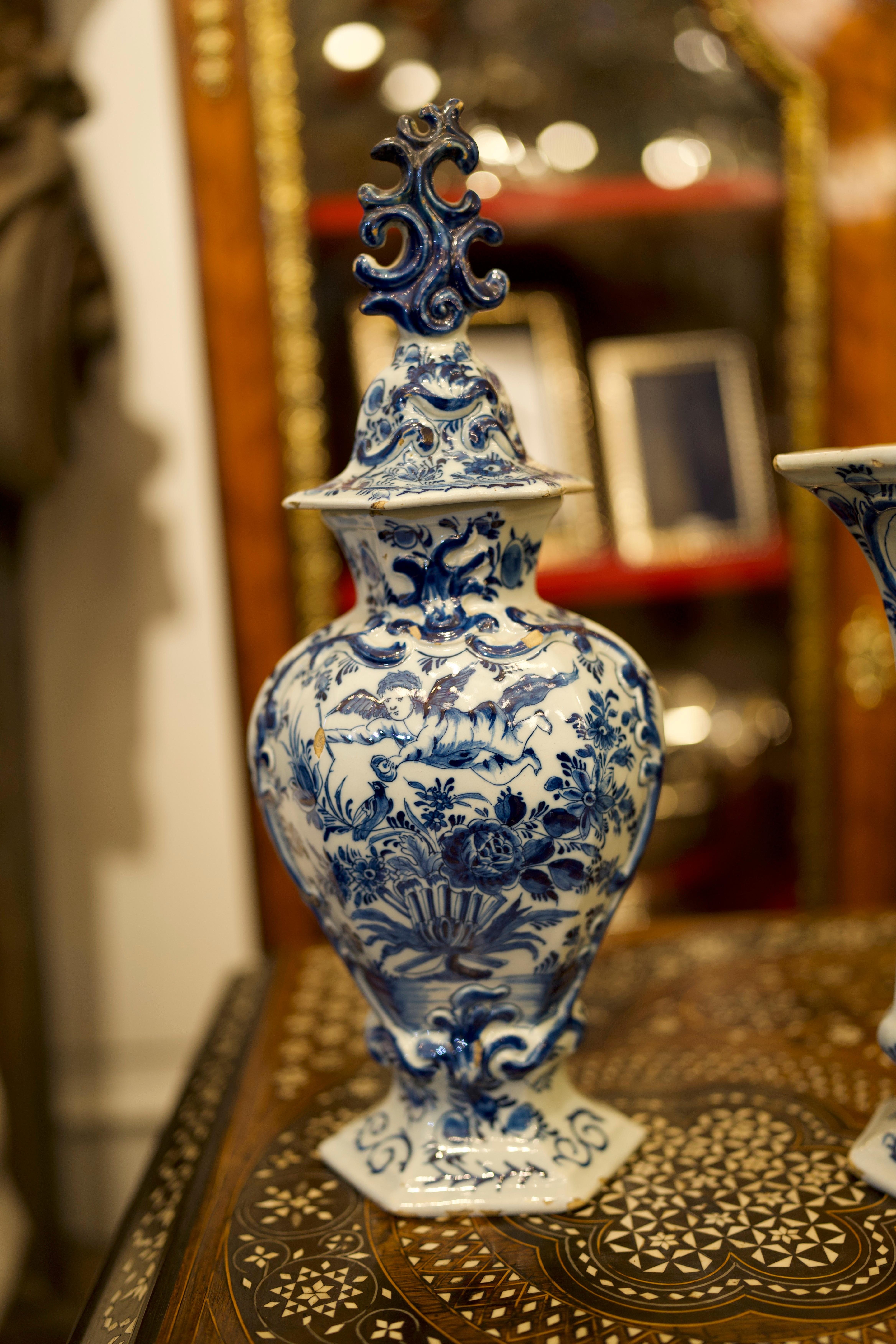A Garniture Of Mid 18th Century Dutch Delft Blue And White Vases For Sale 3