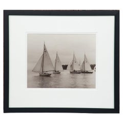 Gelatineabzug von Booten, die bei der Cowes-Regatta 1954 in leichter See segeln