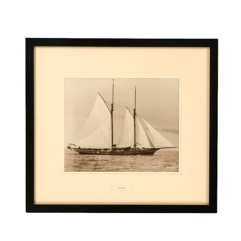Gelatine Print of the Yacht Foam by Beken and Sons In Good Condition For Sale In Lymington, Hampshire
