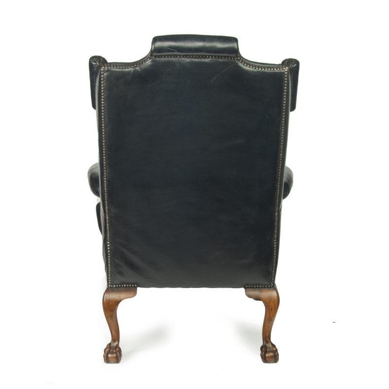 Generous Late Victorian Walnut Wing Armchair, in the Georgian Style In Good Condition In Lymington, Hampshire