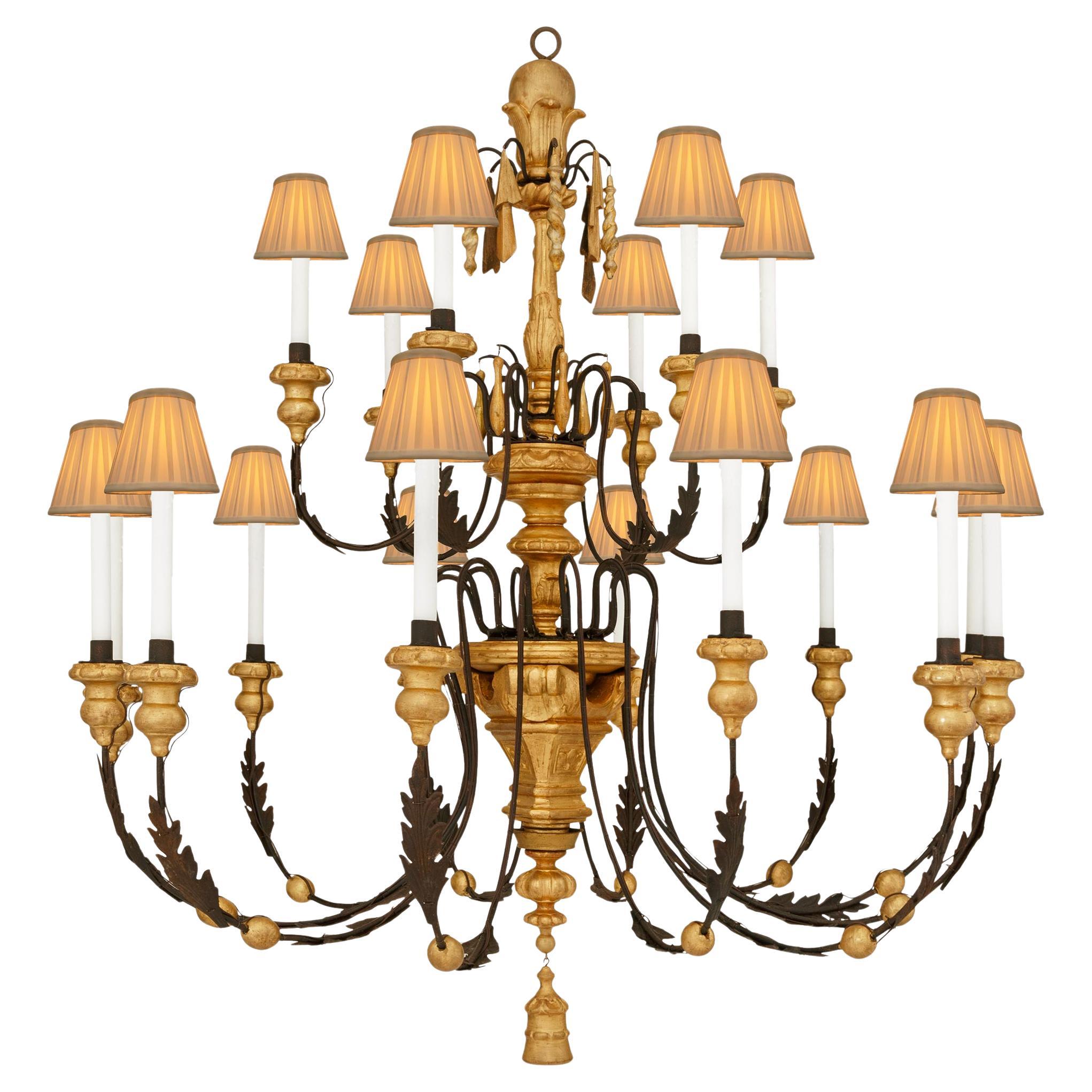 Lampadario genovese del primo Settecento in legno dorato e ferro di epoca barocca