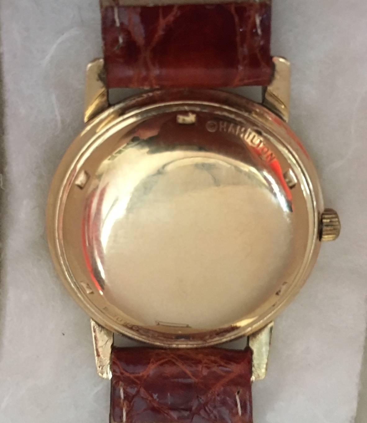 A gentleman's 1950's Hamilton 14 karat  Gold and Diamonds automatic wristwatch In Good Condition For Sale In Paris, FR