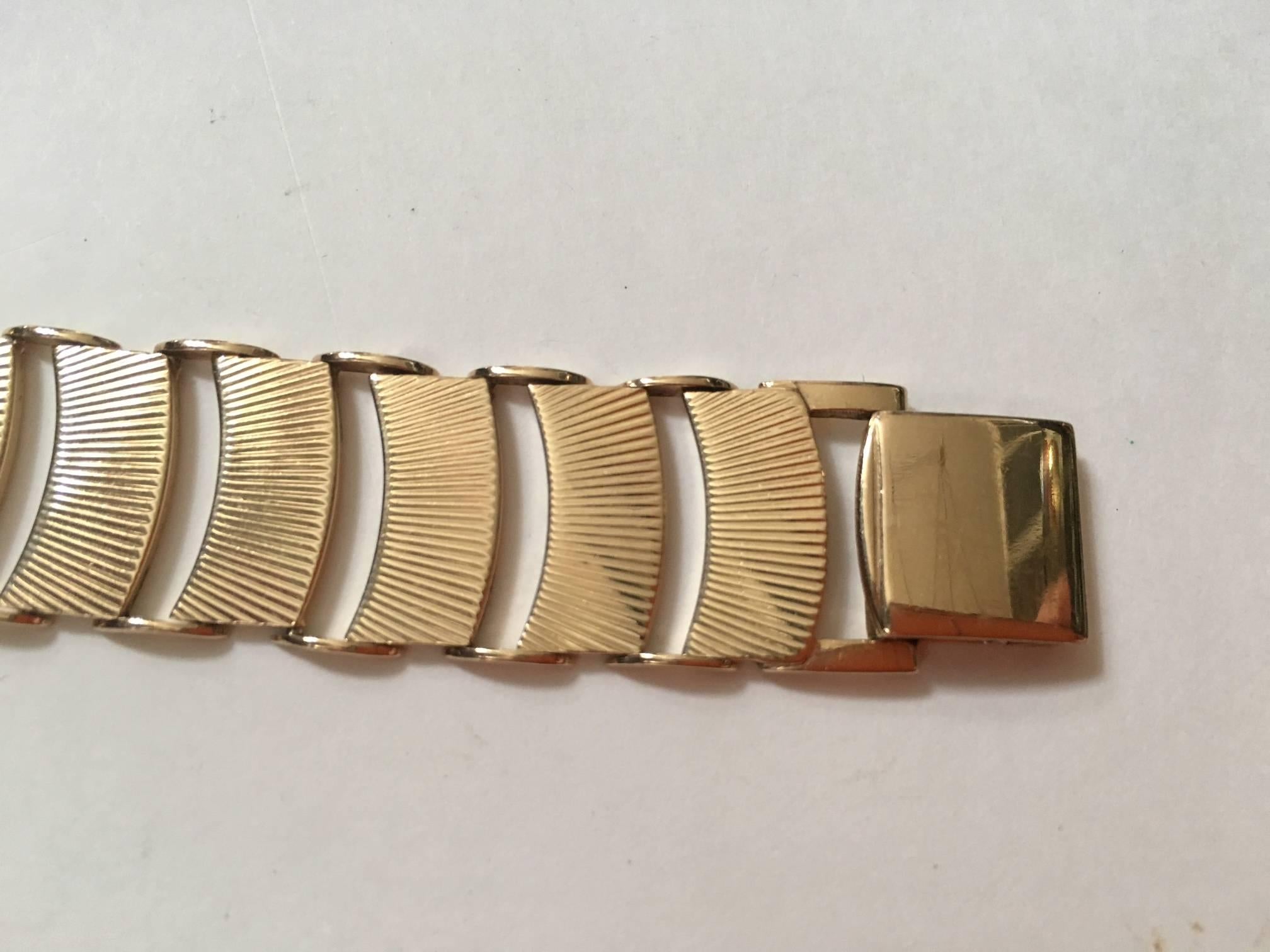 A gentleman's 1950's Movado, 14 karat yellow Gold automatic bracelet wristwatch  For Sale 2