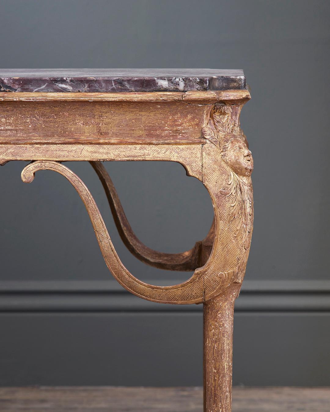 A George I Gilt Centre Table, with Fleur de Peche Marble Top In Good Condition For Sale In London, GB