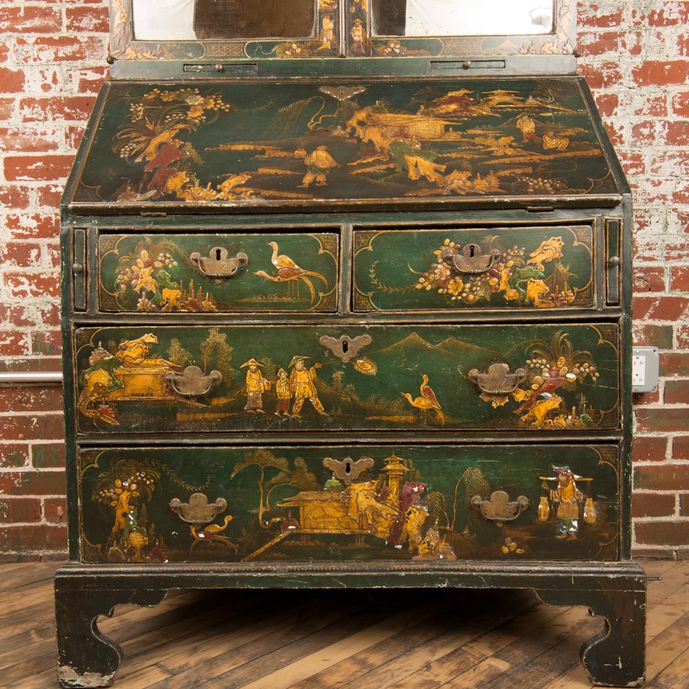 Japanned George I Green Japaned and Parcel Gilt Lacquer Bureau, eighteenth century.  For Sale