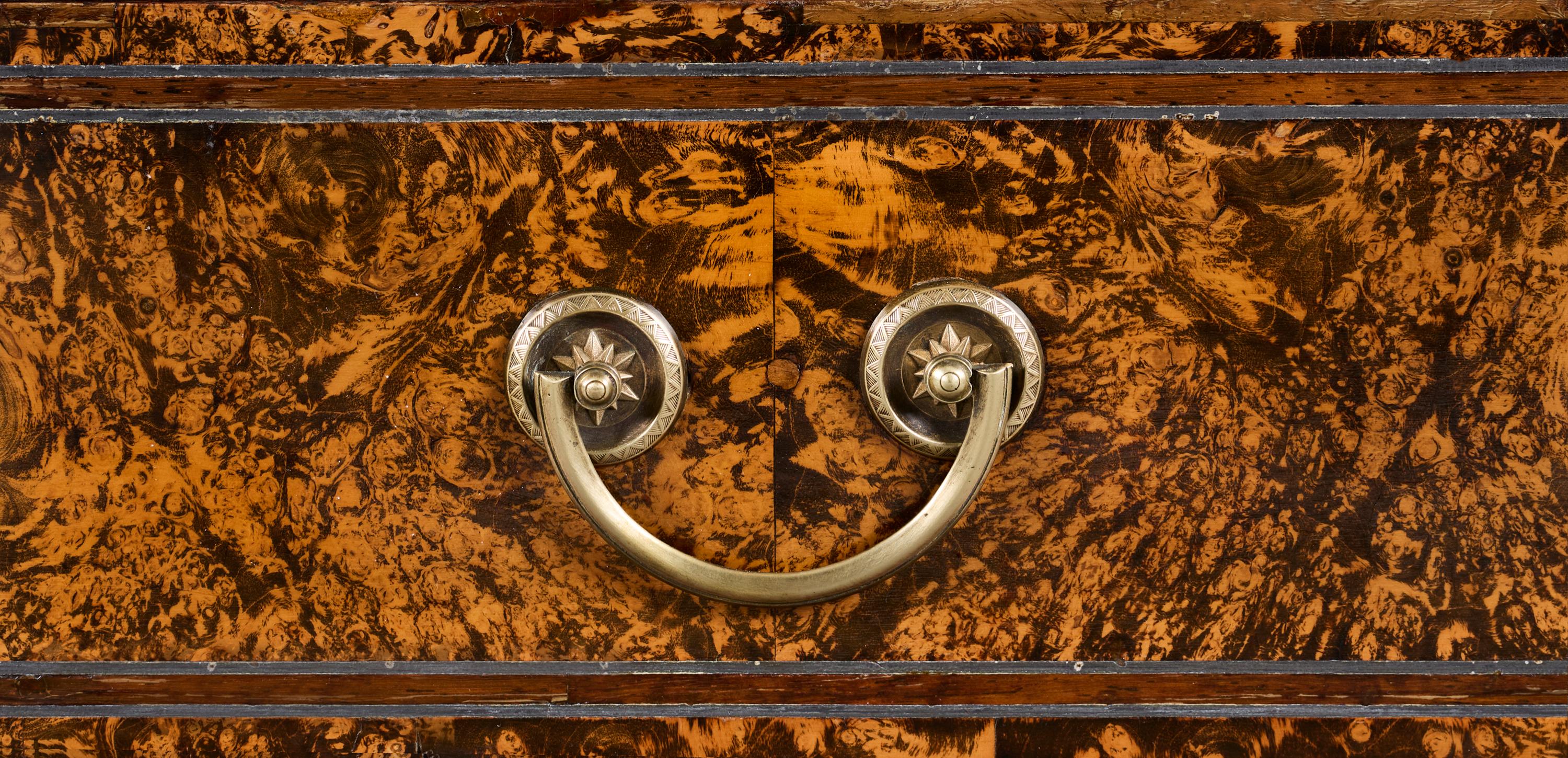 A George I Mulberry Secretaire Bureau Attributed to Coxed & Woster In Good Condition For Sale In London, GB