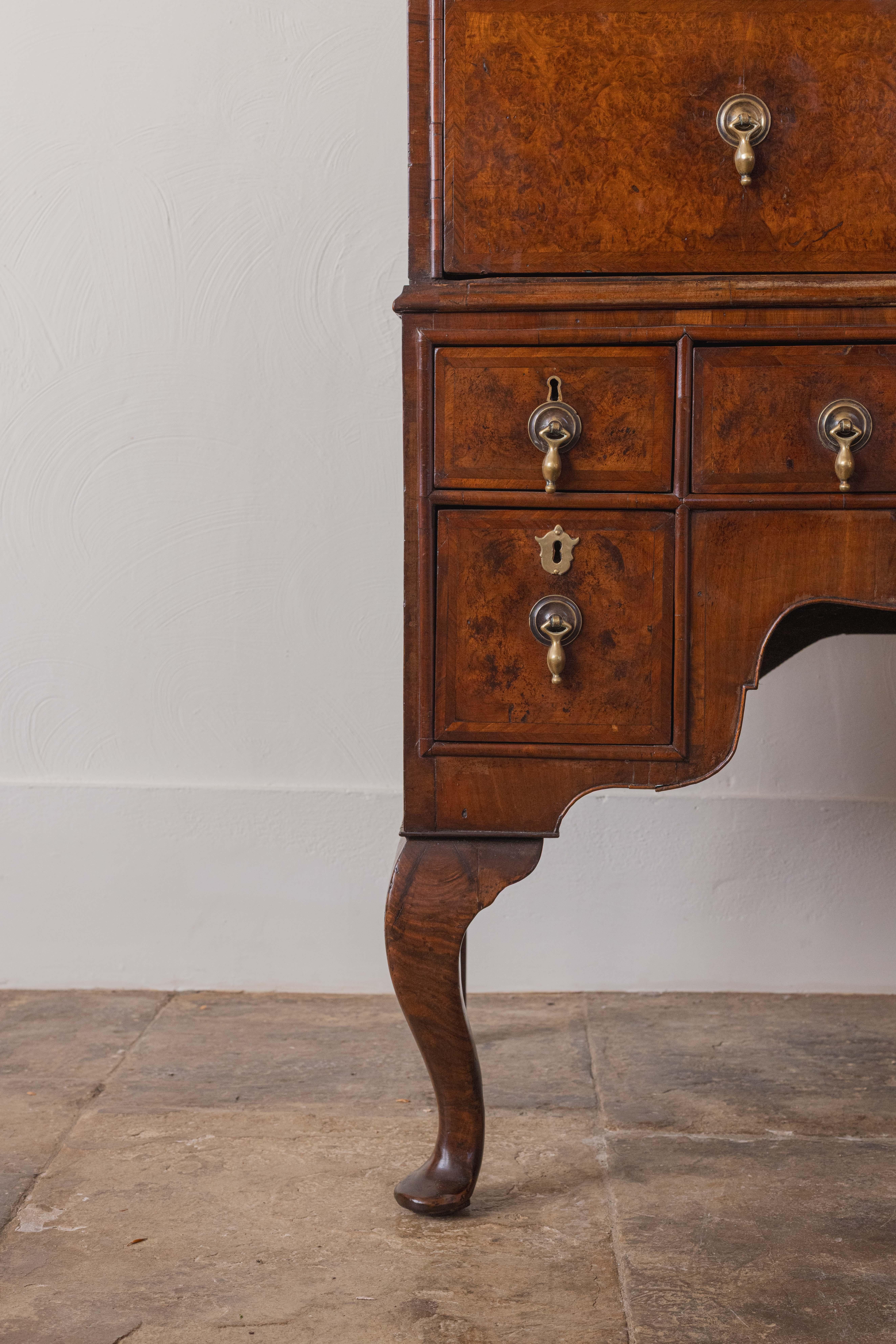 A George I Walnut & Burr Elm Chest on Stand In Good Condition For Sale In Shipston-On-Stour, GB