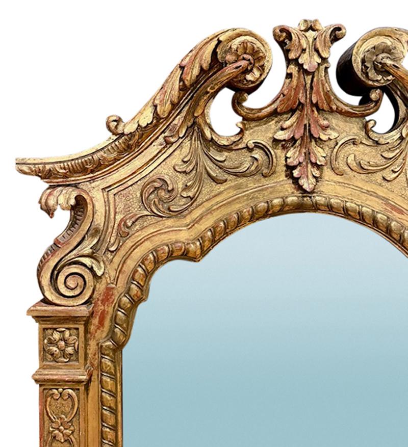 Espejo de madera dorada tallada de Jorge II Tallado a mano en venta